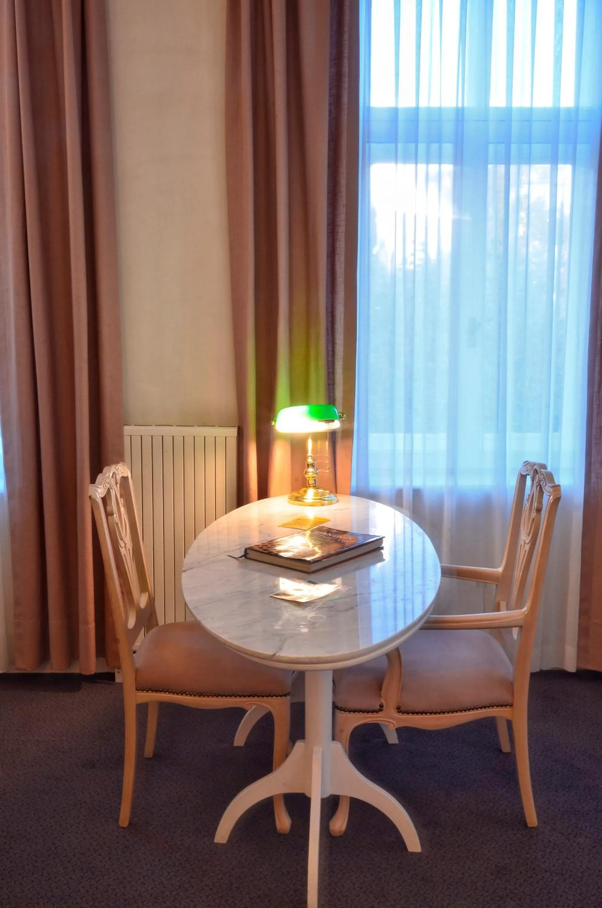 Living room in Kar's Hotel