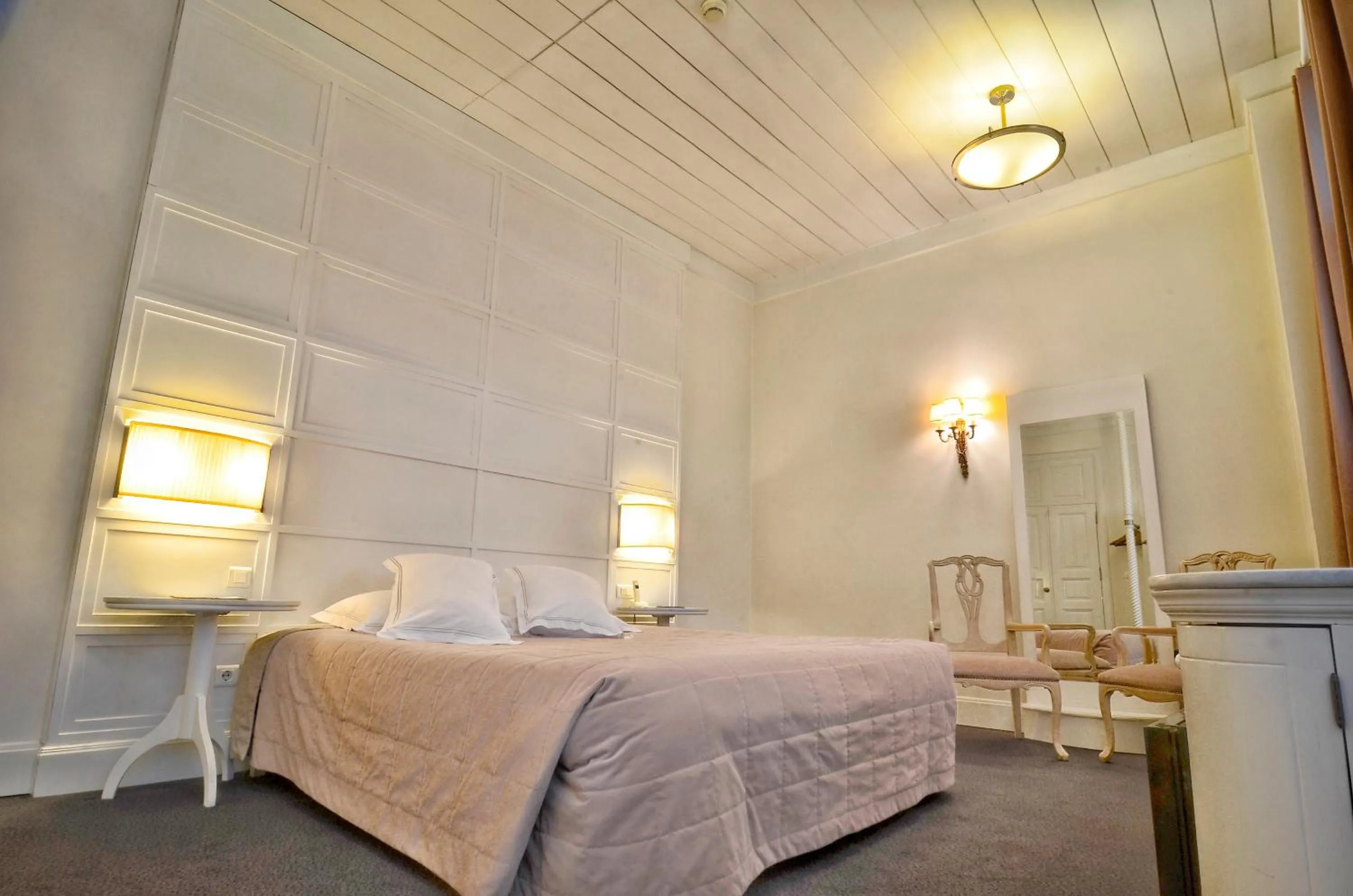 Bedroom, Bed in Kar's Hotel