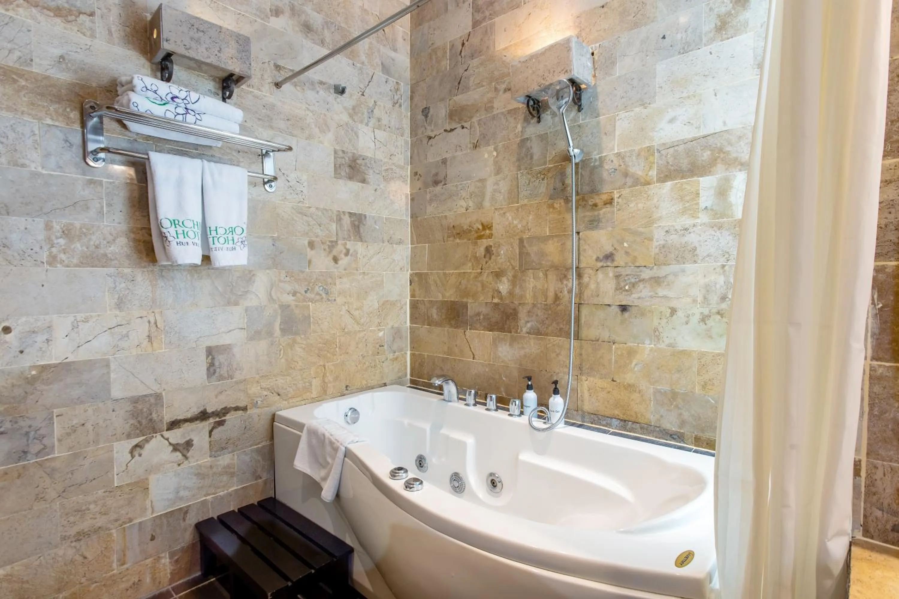 Shower in Orchid Hotel