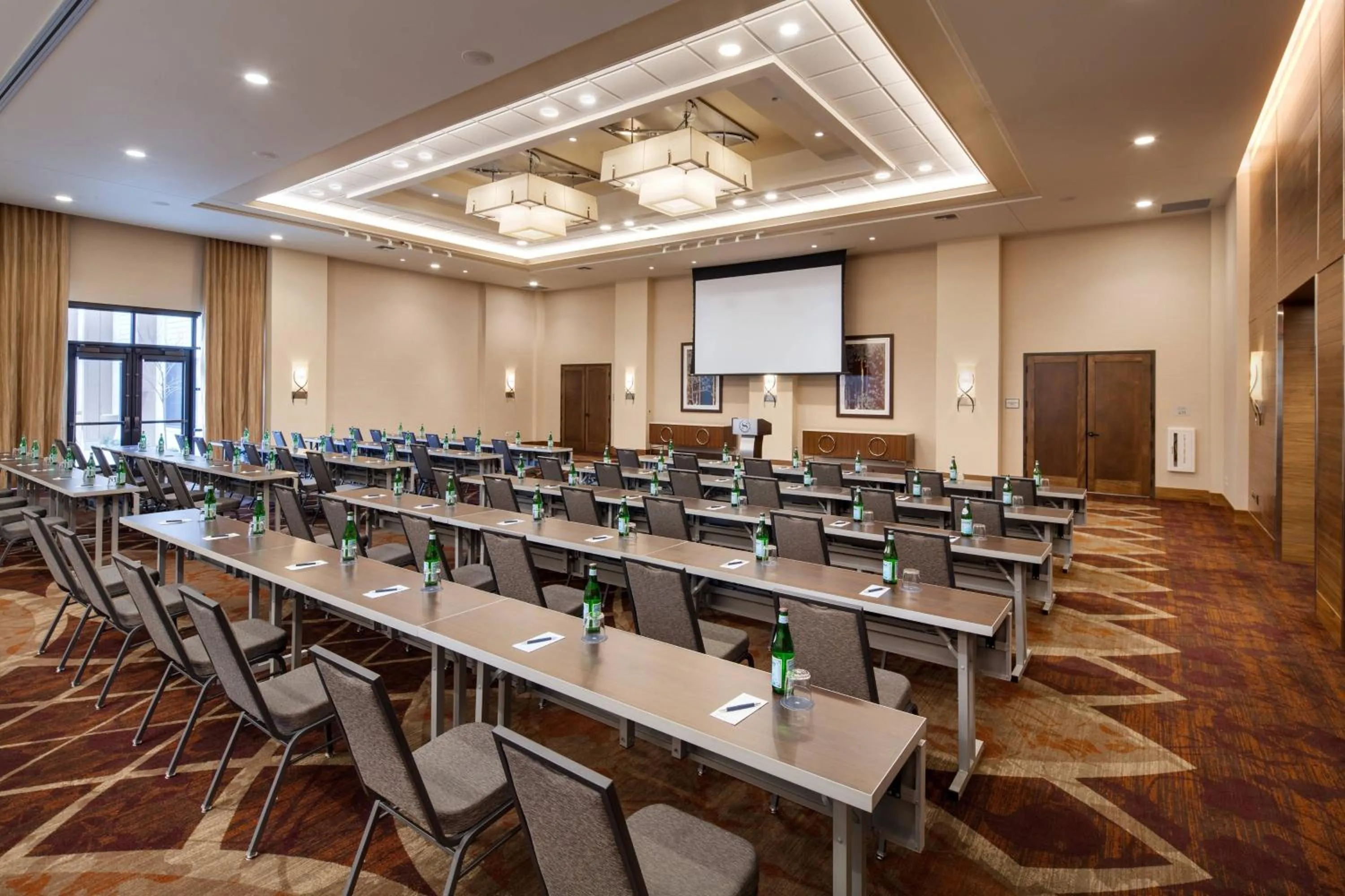 Meeting/conference room in Sheraton Redding Hotel at the Sundial Bridge