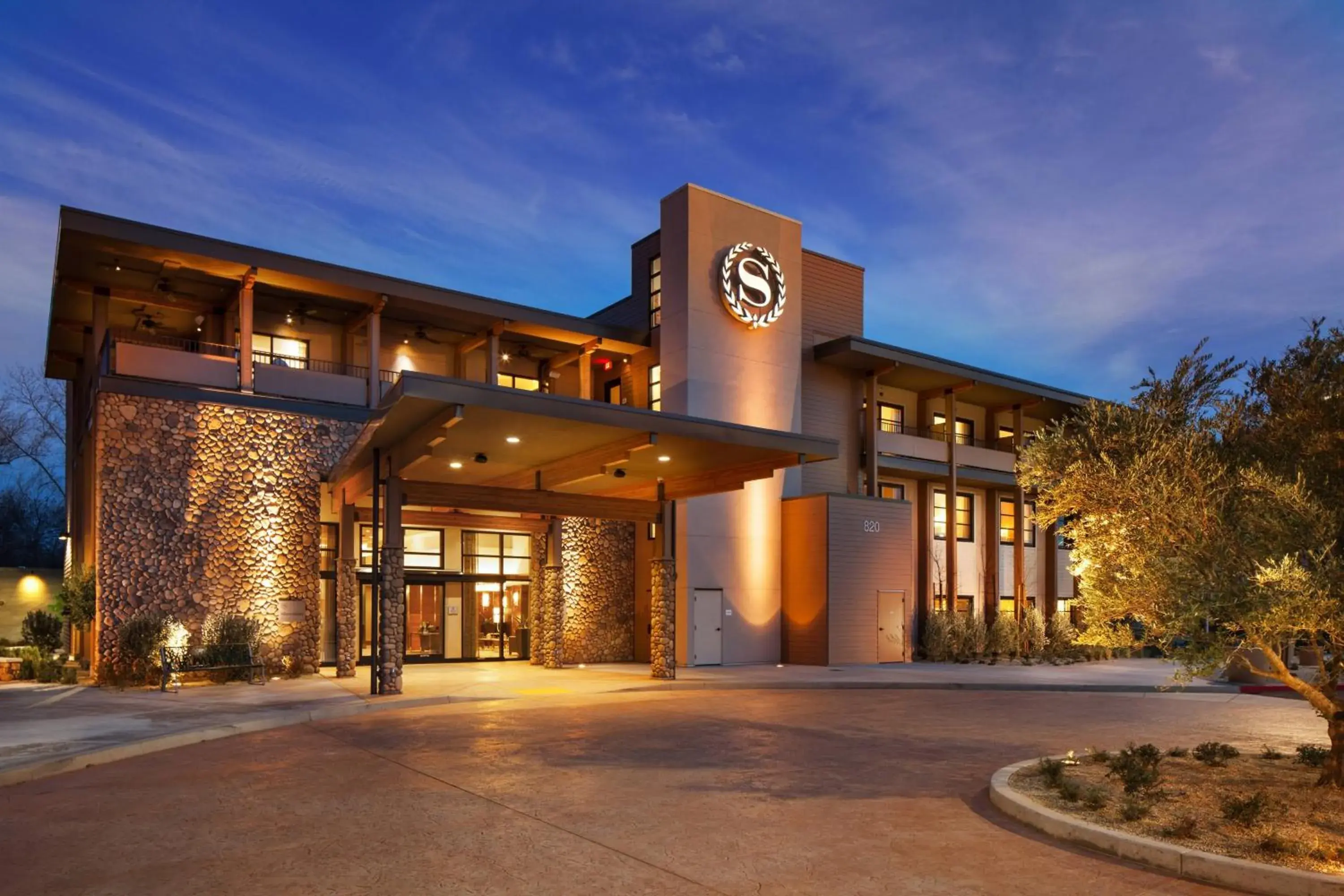 Property building in Sheraton Redding Hotel at the Sundial Bridge Property building in Sheraton Redding Hotel at the Sundial Bridge