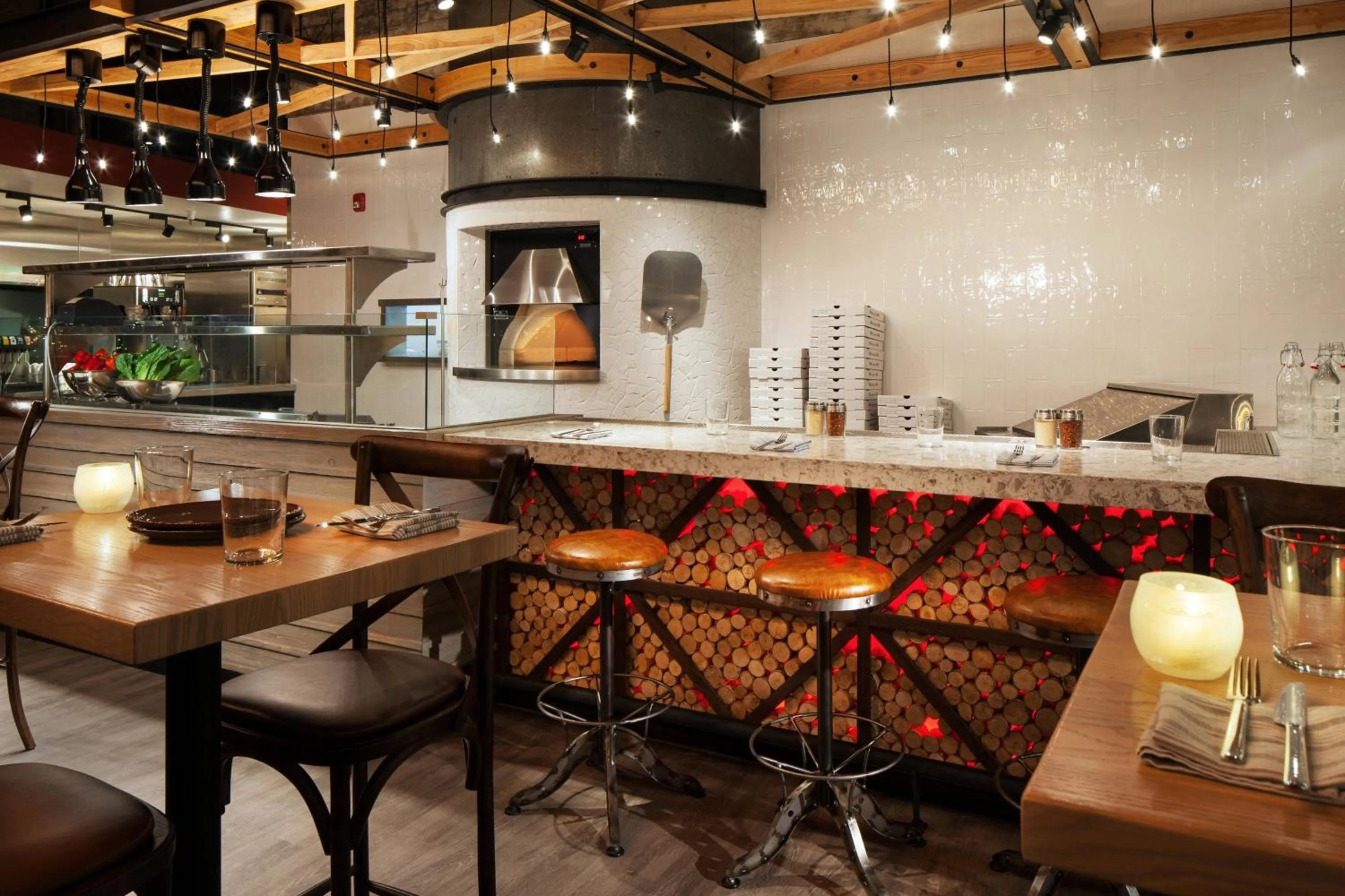 Lounge or bar in Sheraton Redding Hotel at the Sundial Bridge