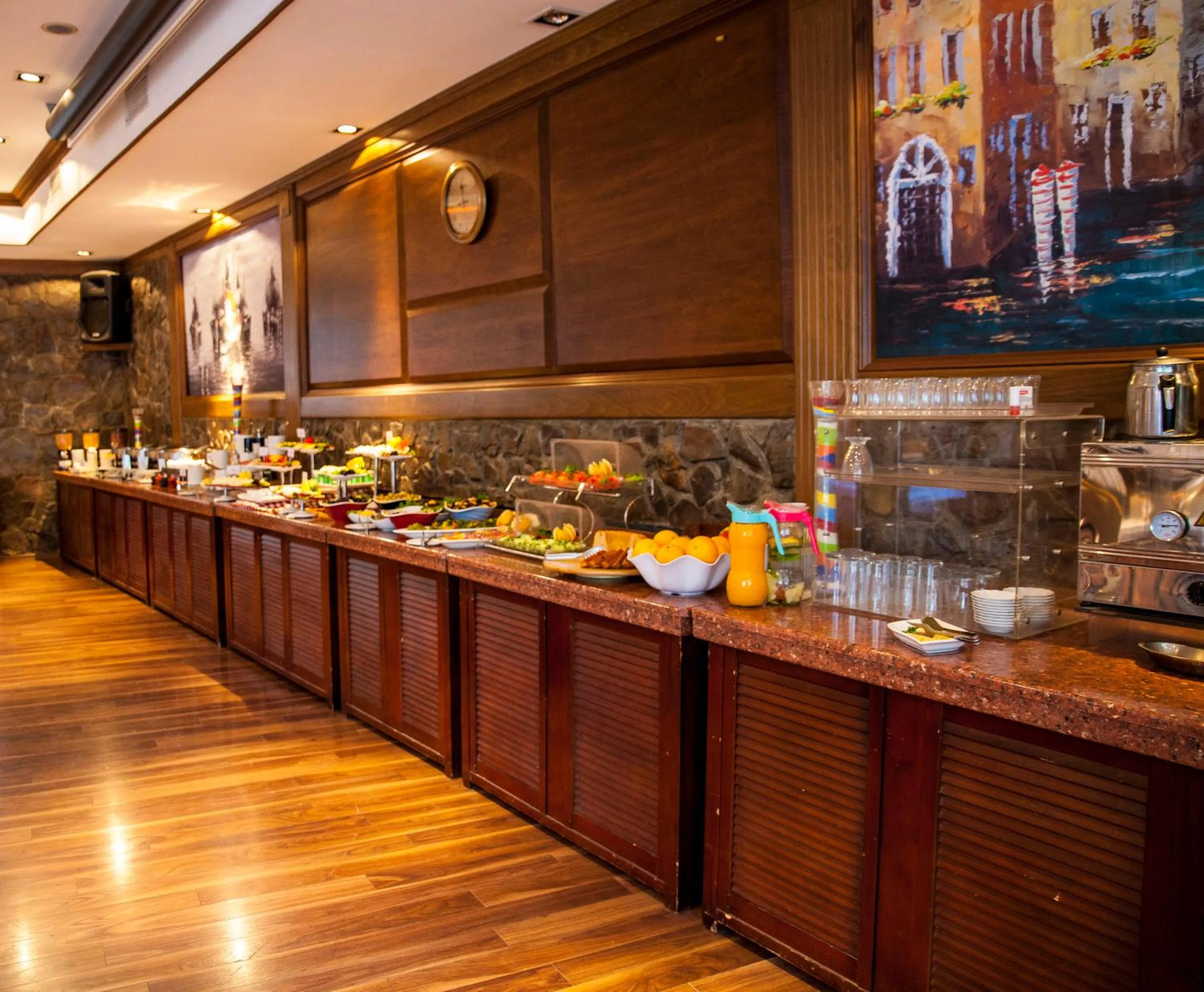 Food and drinks in Elit Palas Hotel