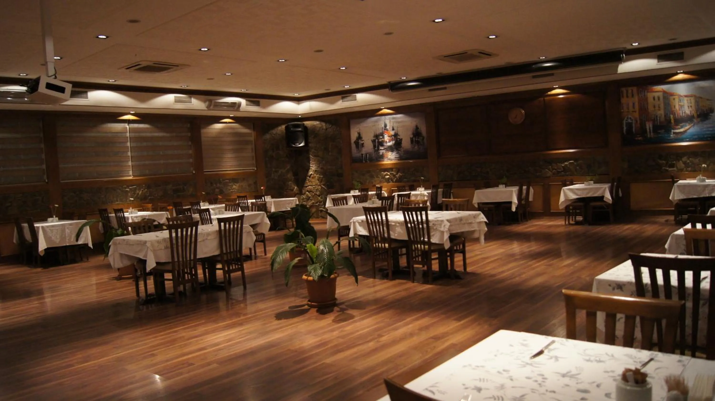 Restaurant/places to eat in Elit Palas Hotel