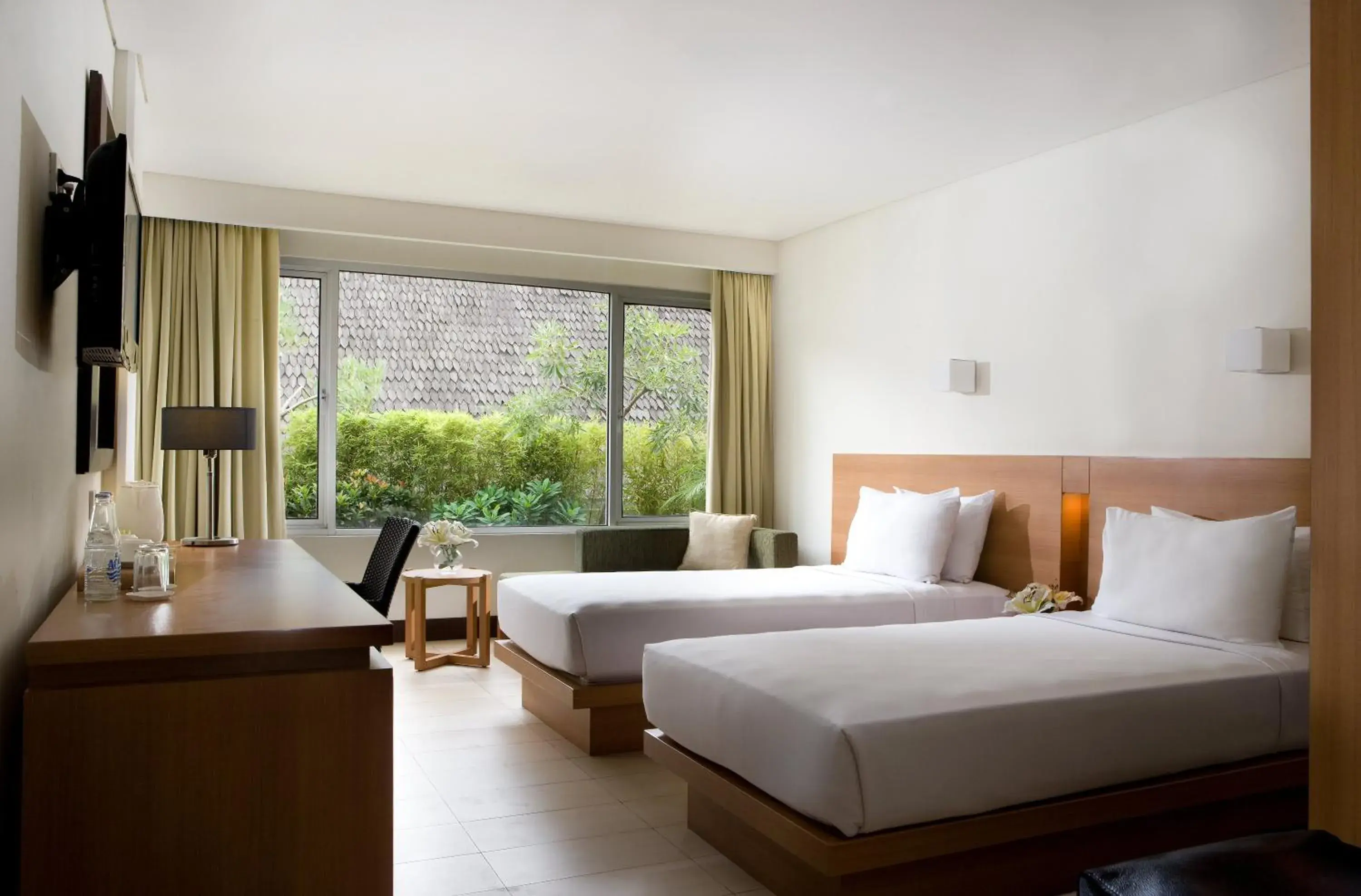 Deluxe Twin Room in Hotel Santika Bandung Deluxe Twin Room in Hotel Santika Bandung