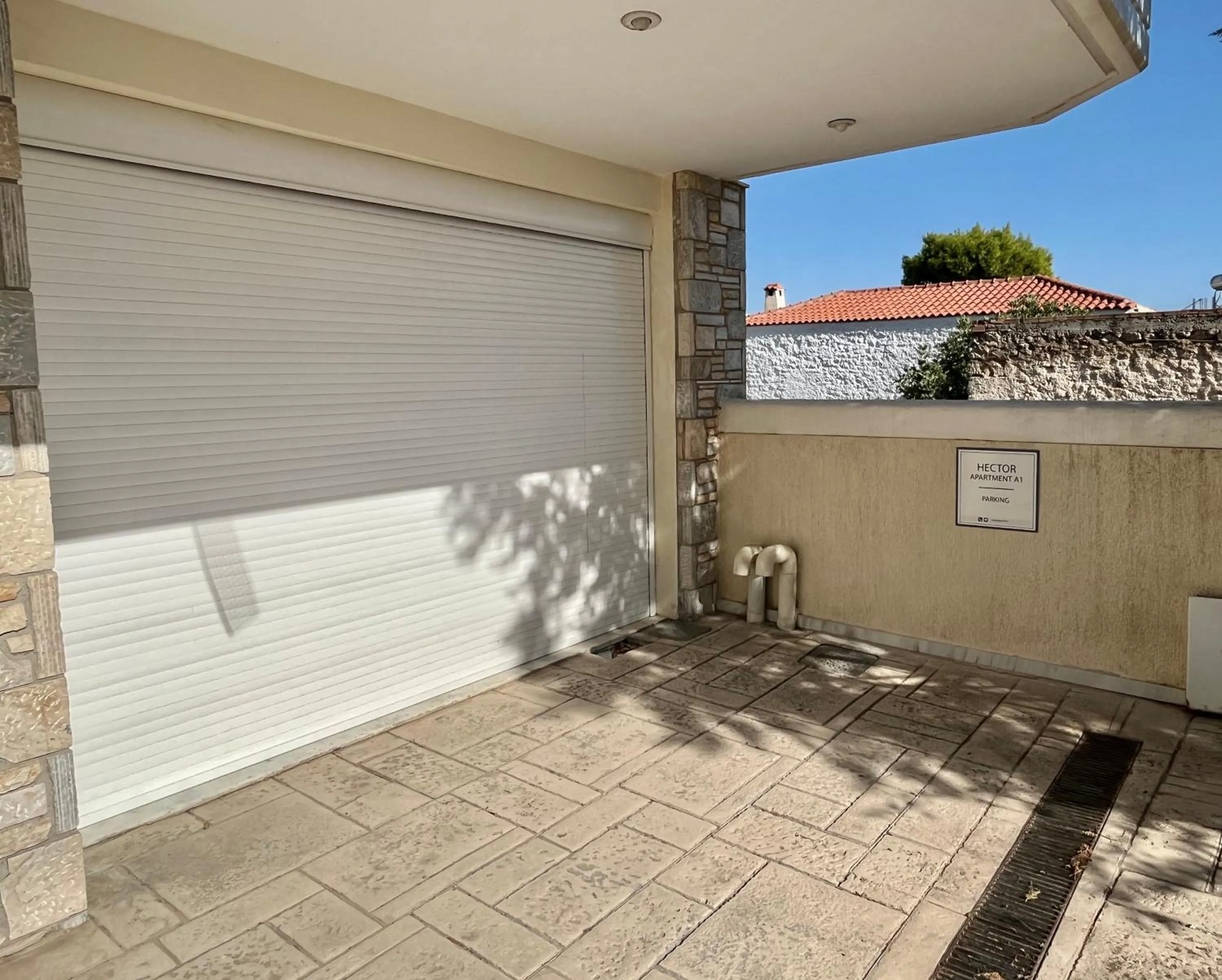 Parking in Hector Apartment Airport by Airstay