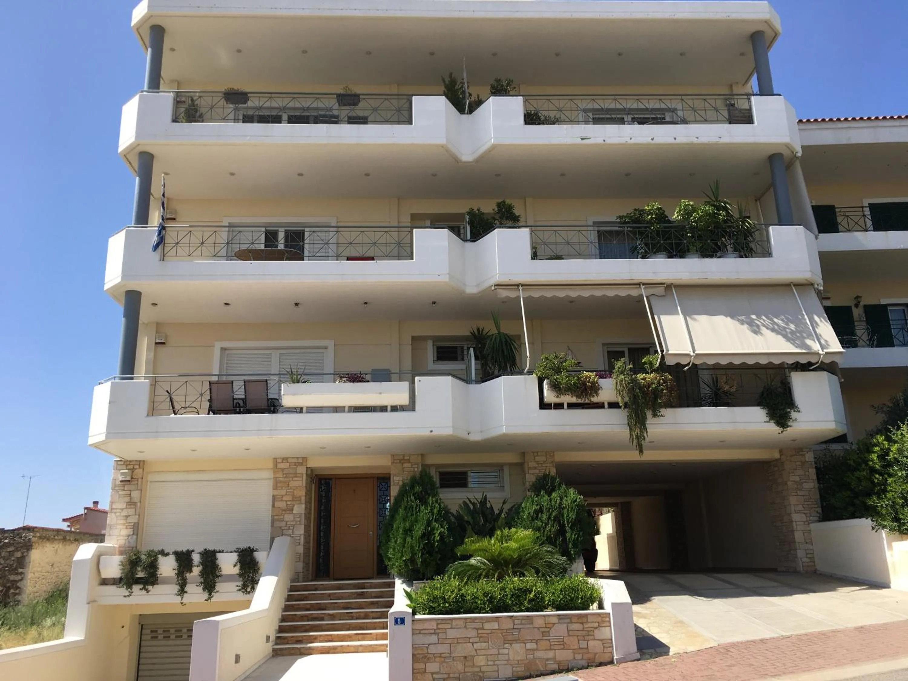 Facade/entrance in Hector Apartment Airport by Airstay