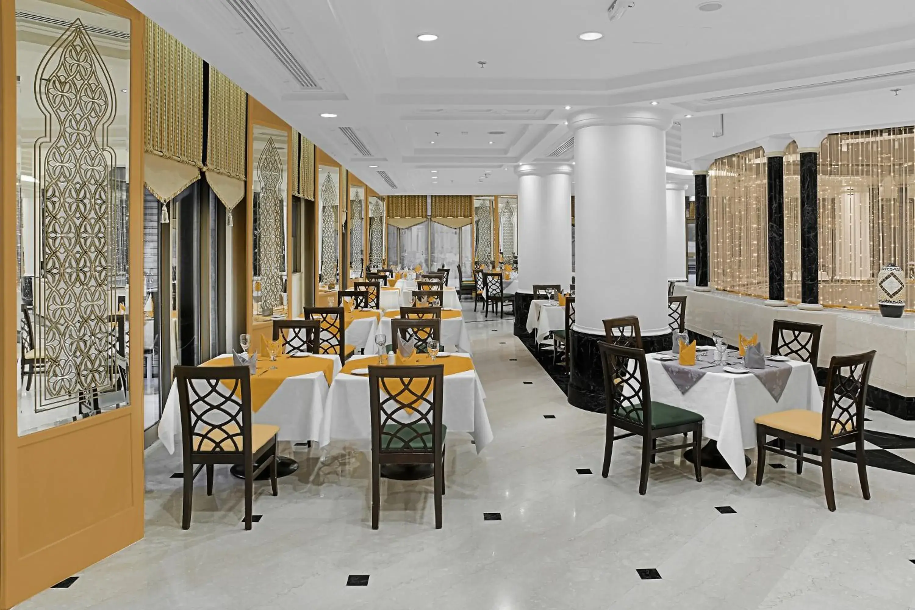 Restaurant/places to eat in Makkah Towers Restaurant/places to eat in Makkah Towers