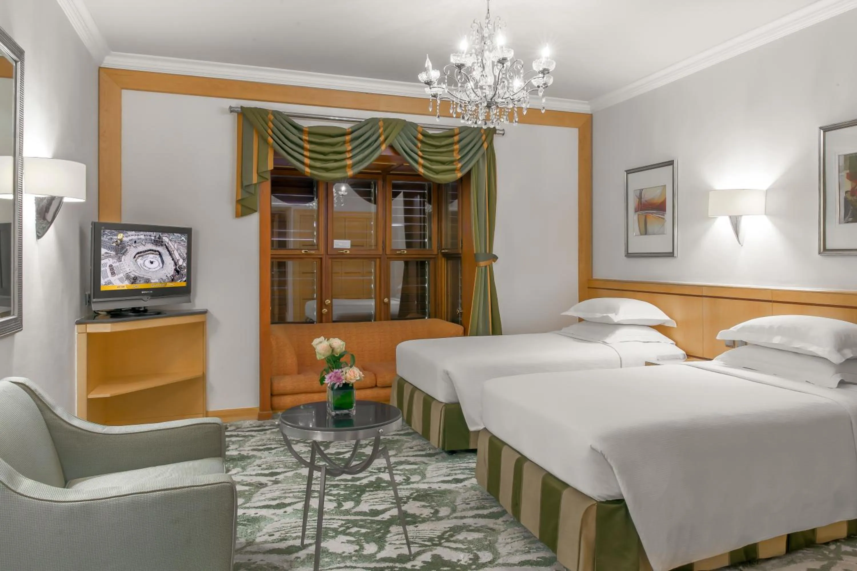 Photo of the whole room, Bed in Makkah Towers