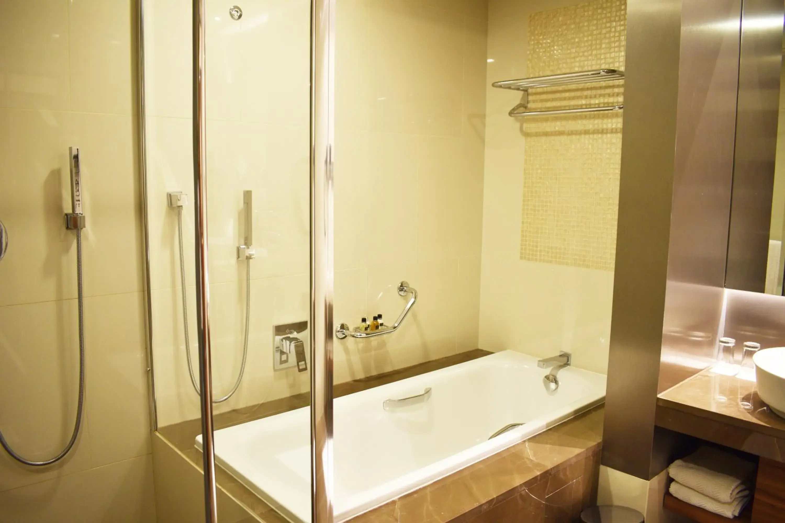 Prestige Suite in Symphony Style Hotel Kuwait Prestige Suite in Symphony Style Hotel Kuwait