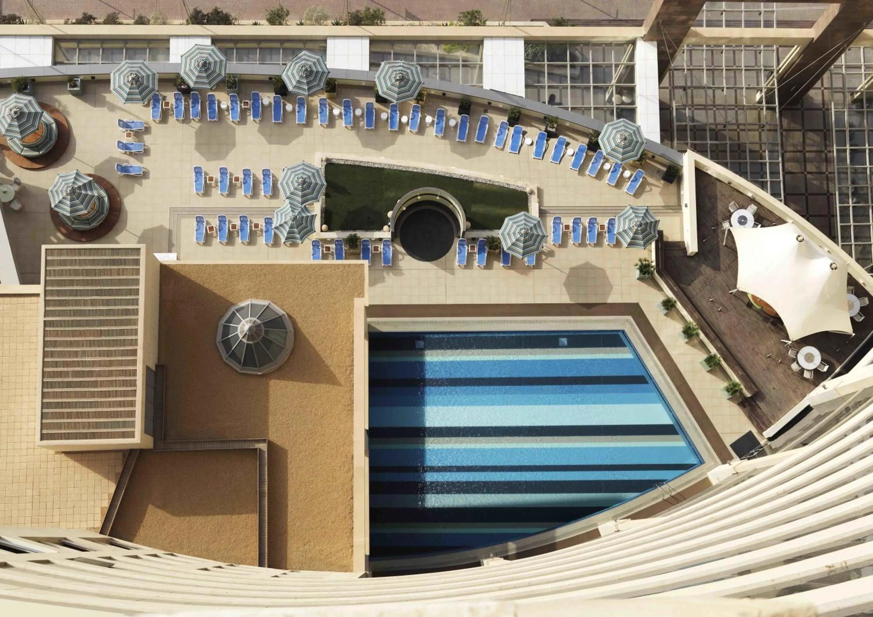 Restaurant/places to eat in Symphony Style Hotel Kuwait