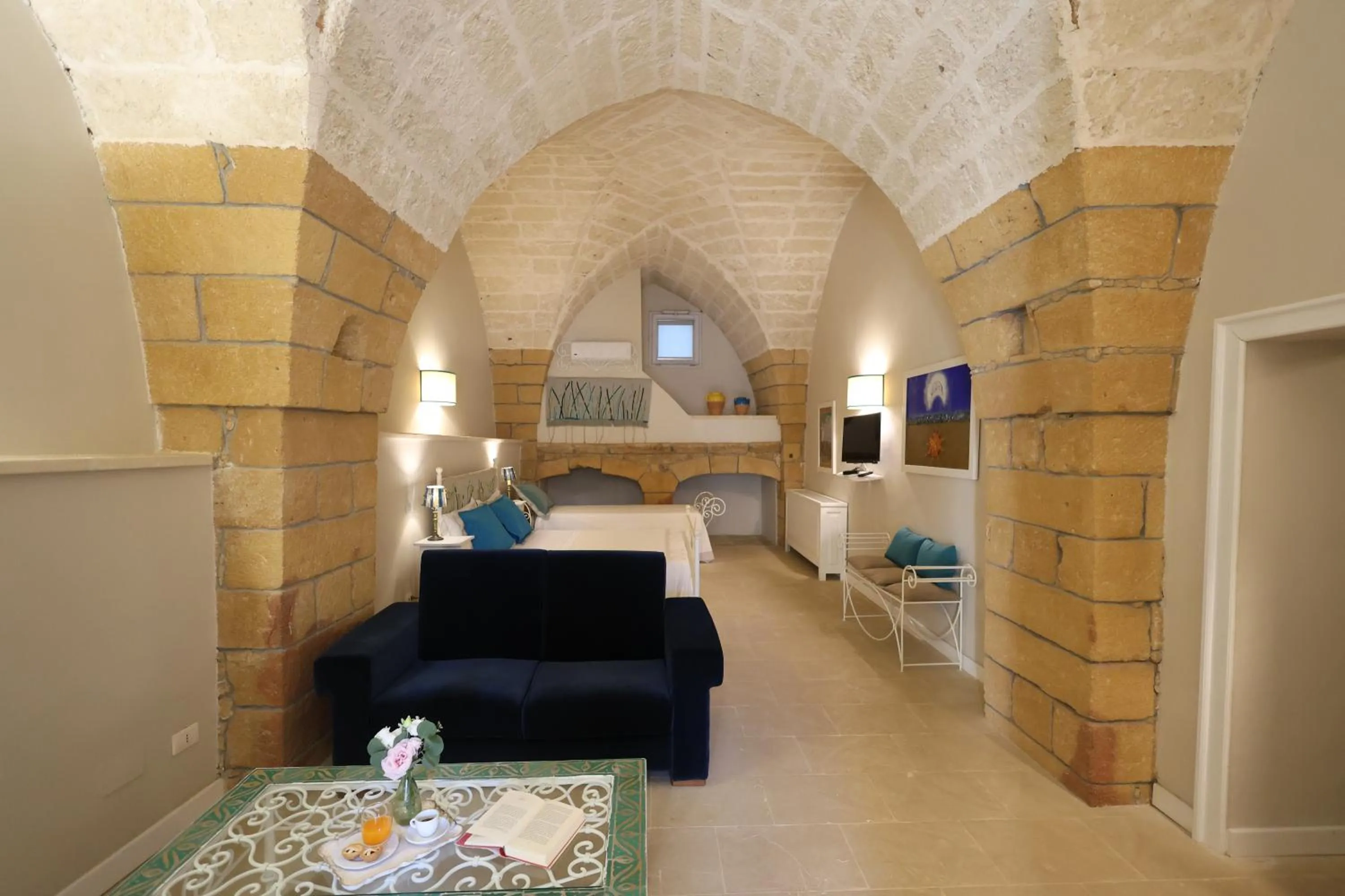 Decorative detail, Bed in Tenuta Monacelli Lecce