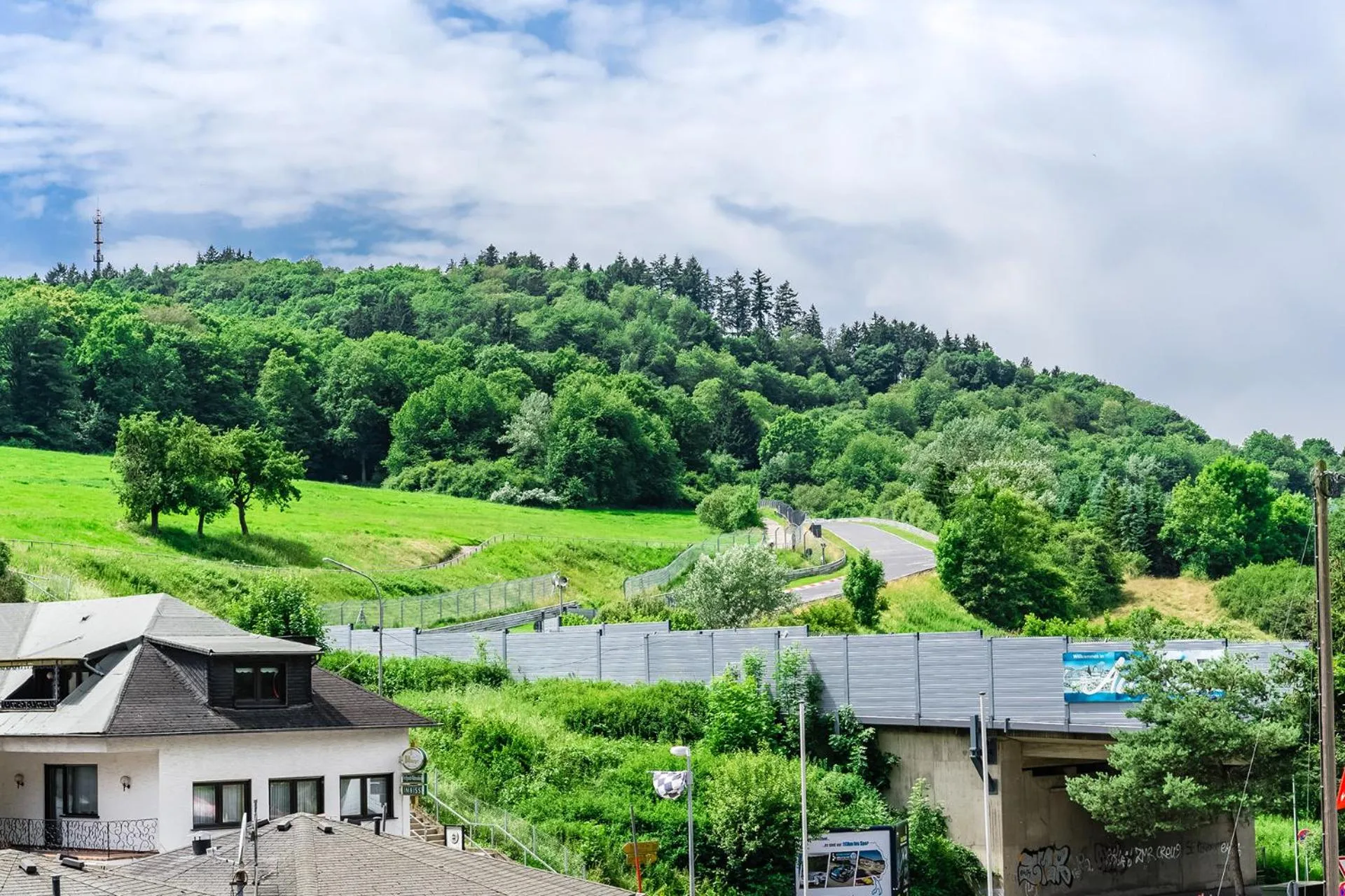 Landmark view in Hotel an der Nordschleife