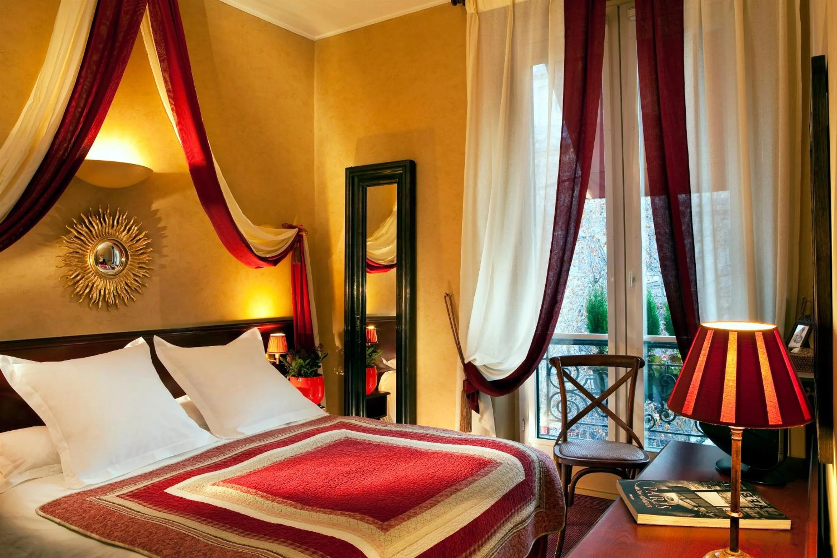 Photo of the whole room, Bed in Hotel Britannique