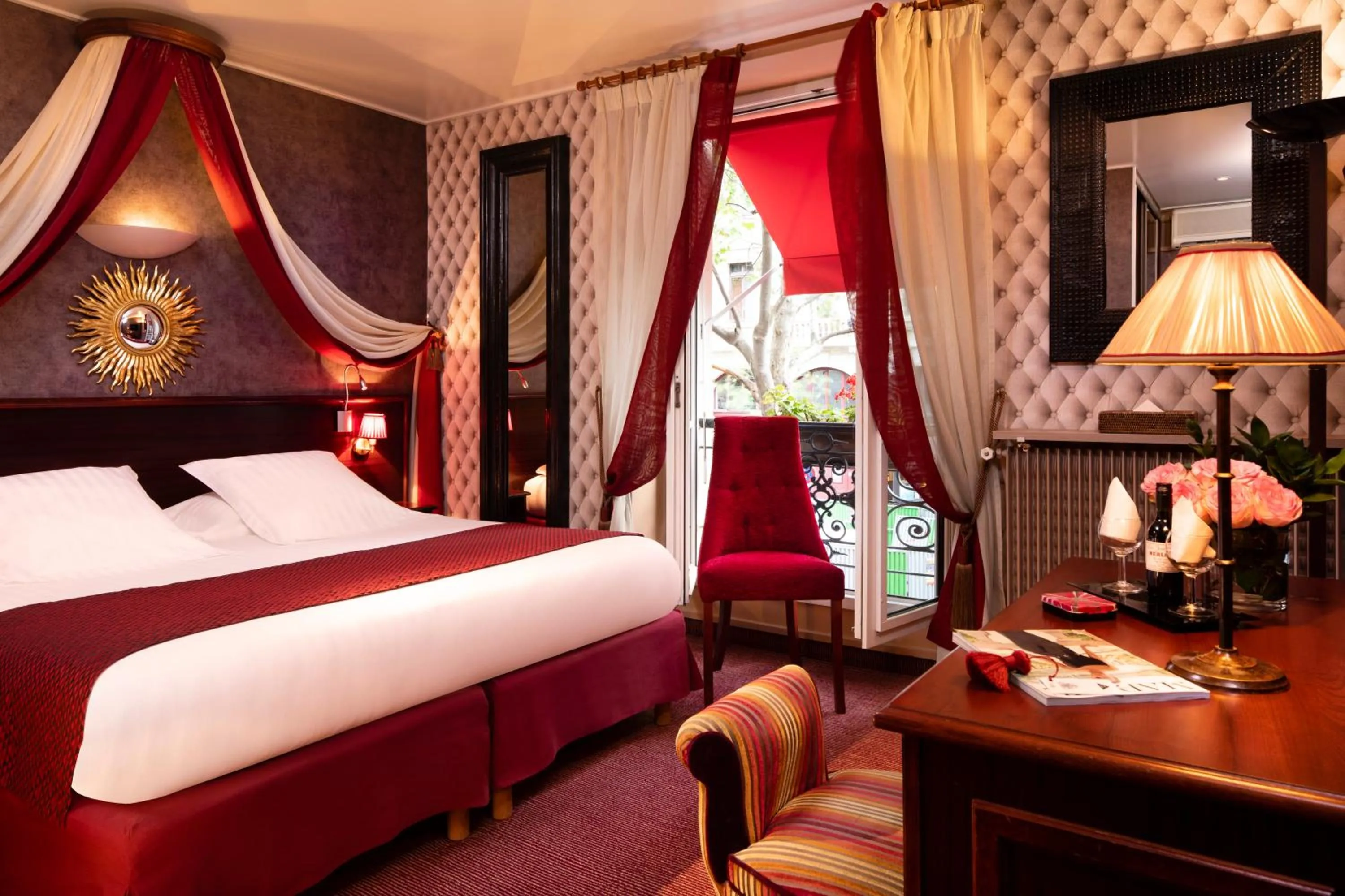 Photo of the whole room, Bed in Hotel Britannique