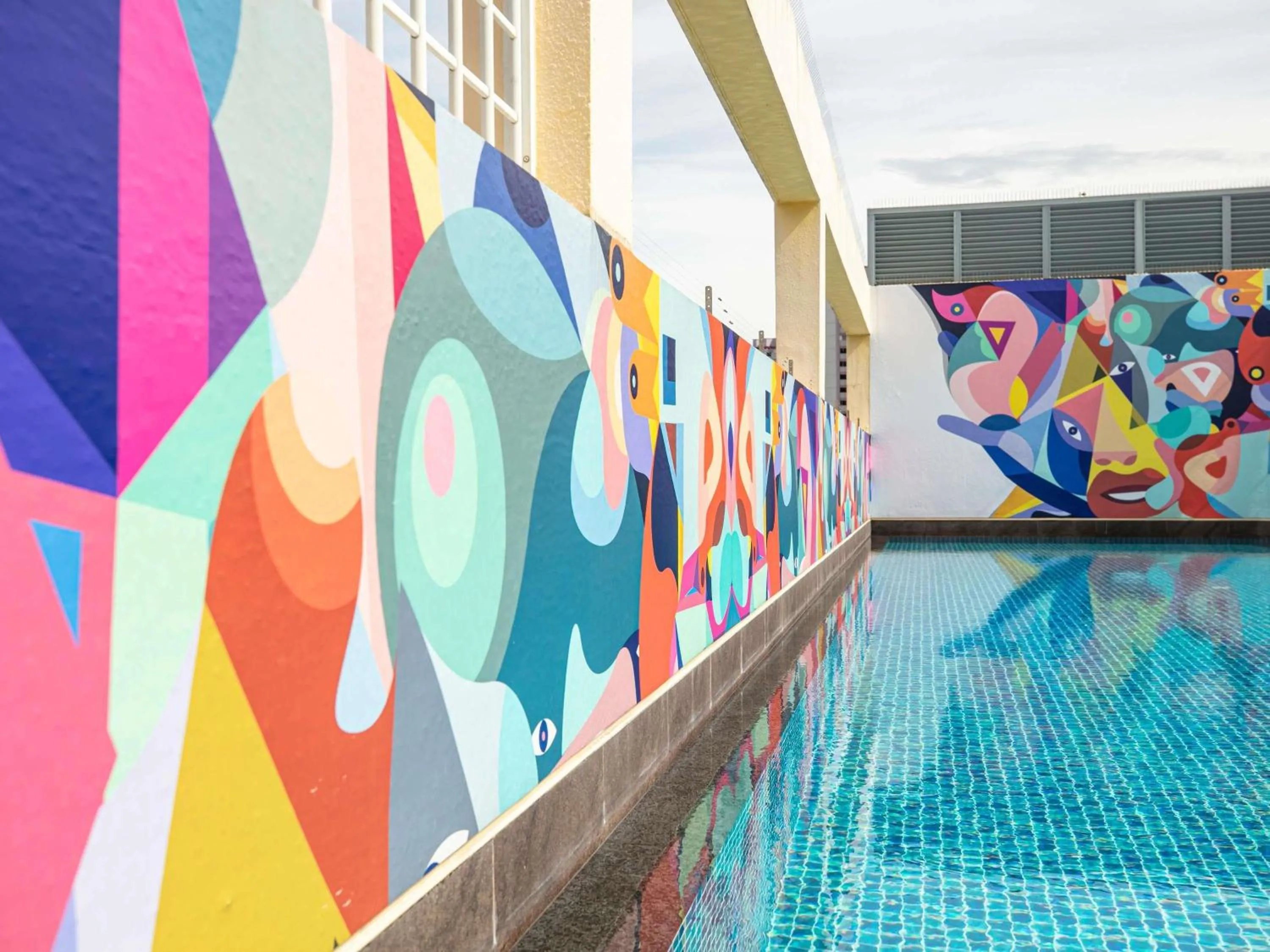 Pool view in ibis budget Singapore Selegie