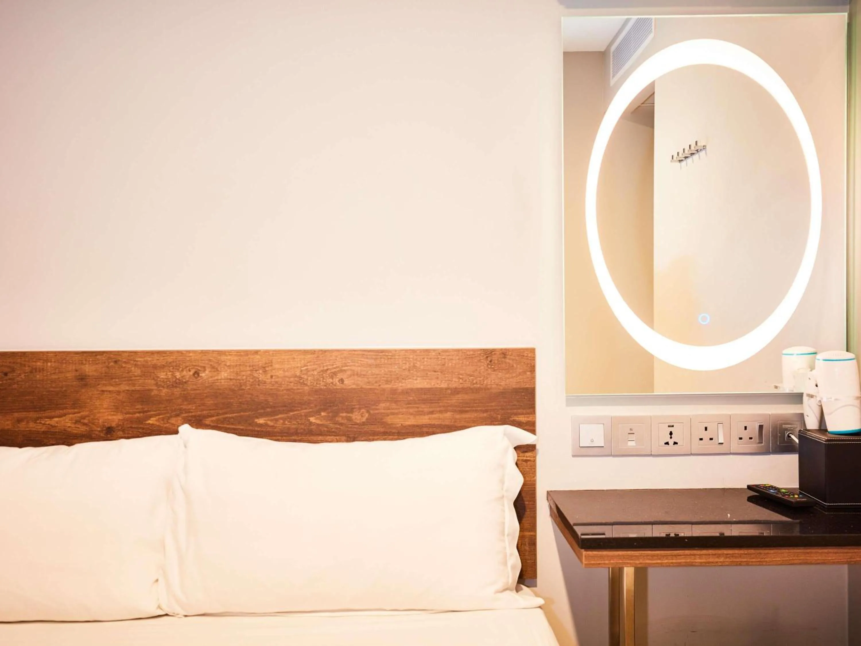 Bedroom in ibis budget Singapore Selegie