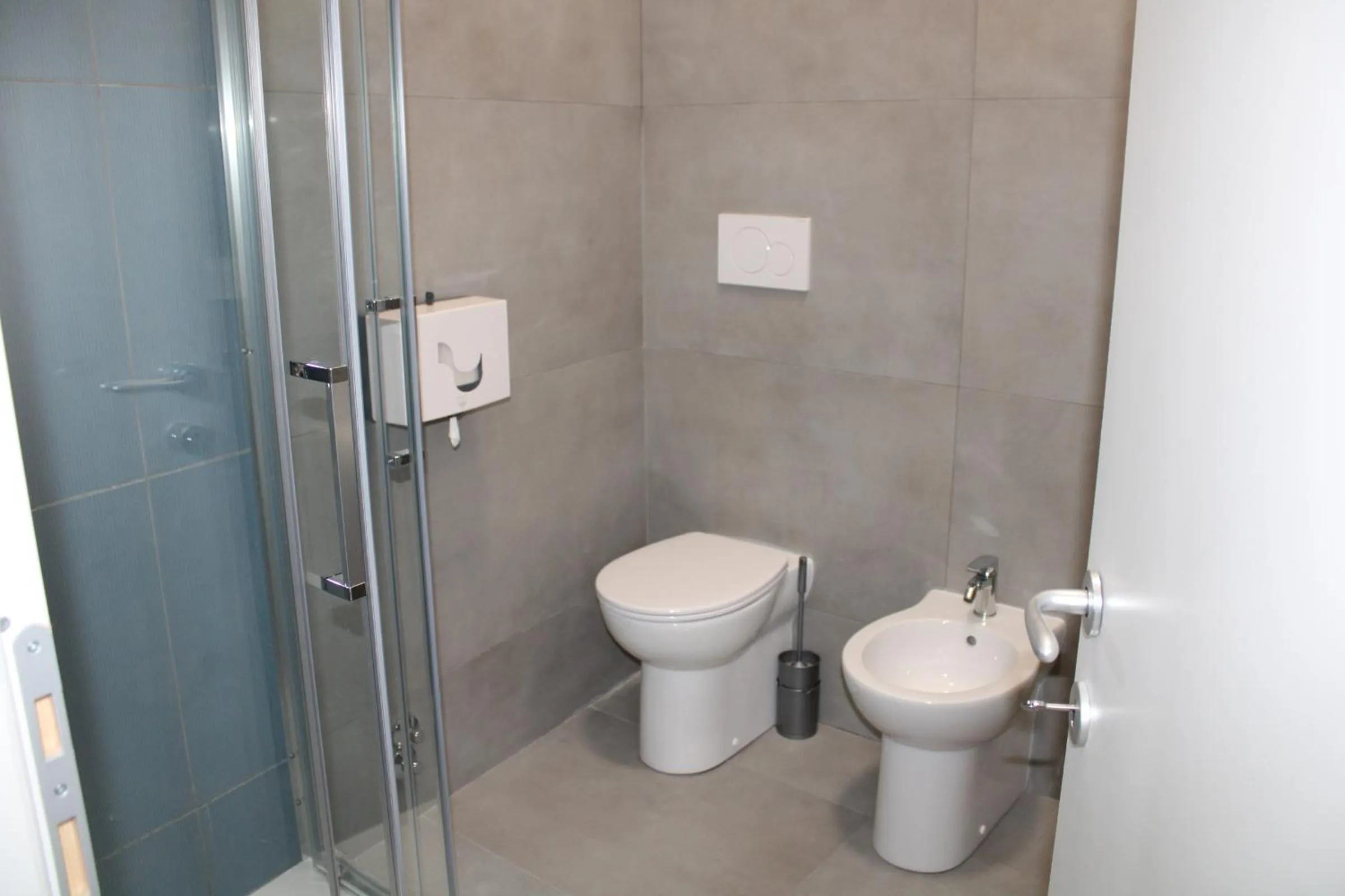 Shower in Roma Scout Center