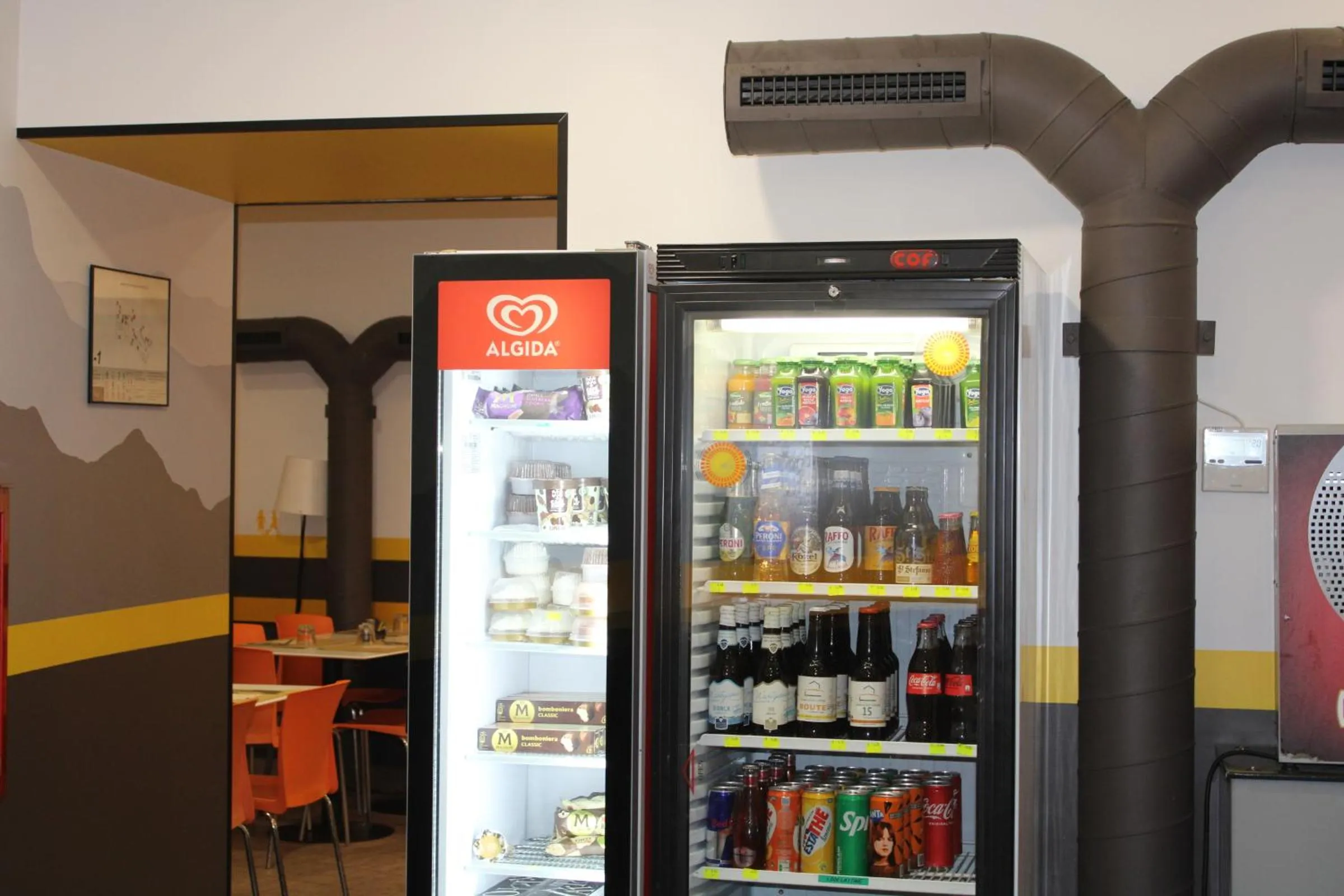 Restaurant/places to eat in Roma Scout Center