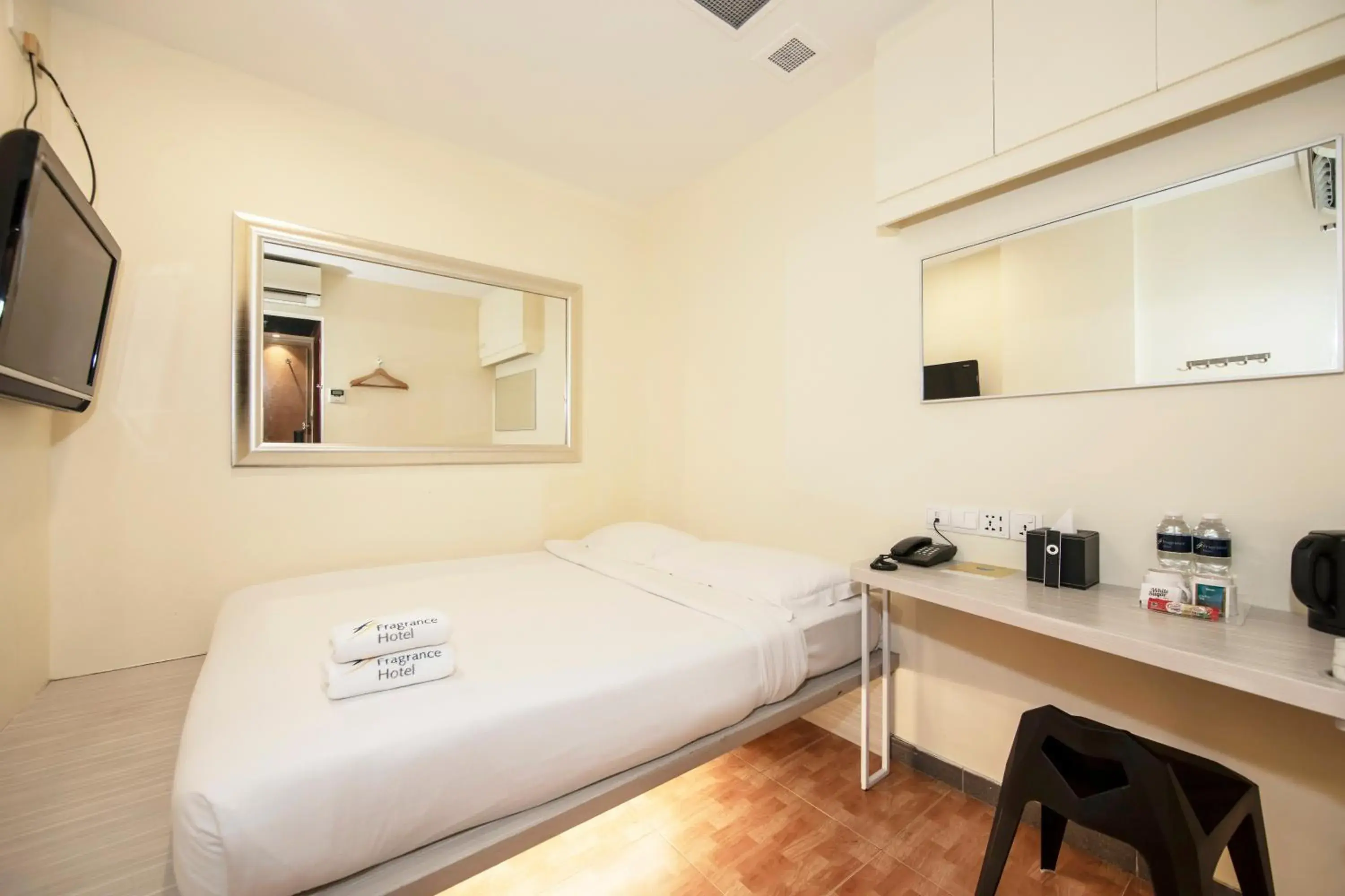 Standard Double Room ( No Window) in Fragrance Hotel - Rose Standard Double Room ( No Window) in Fragrance Hotel - Rose
