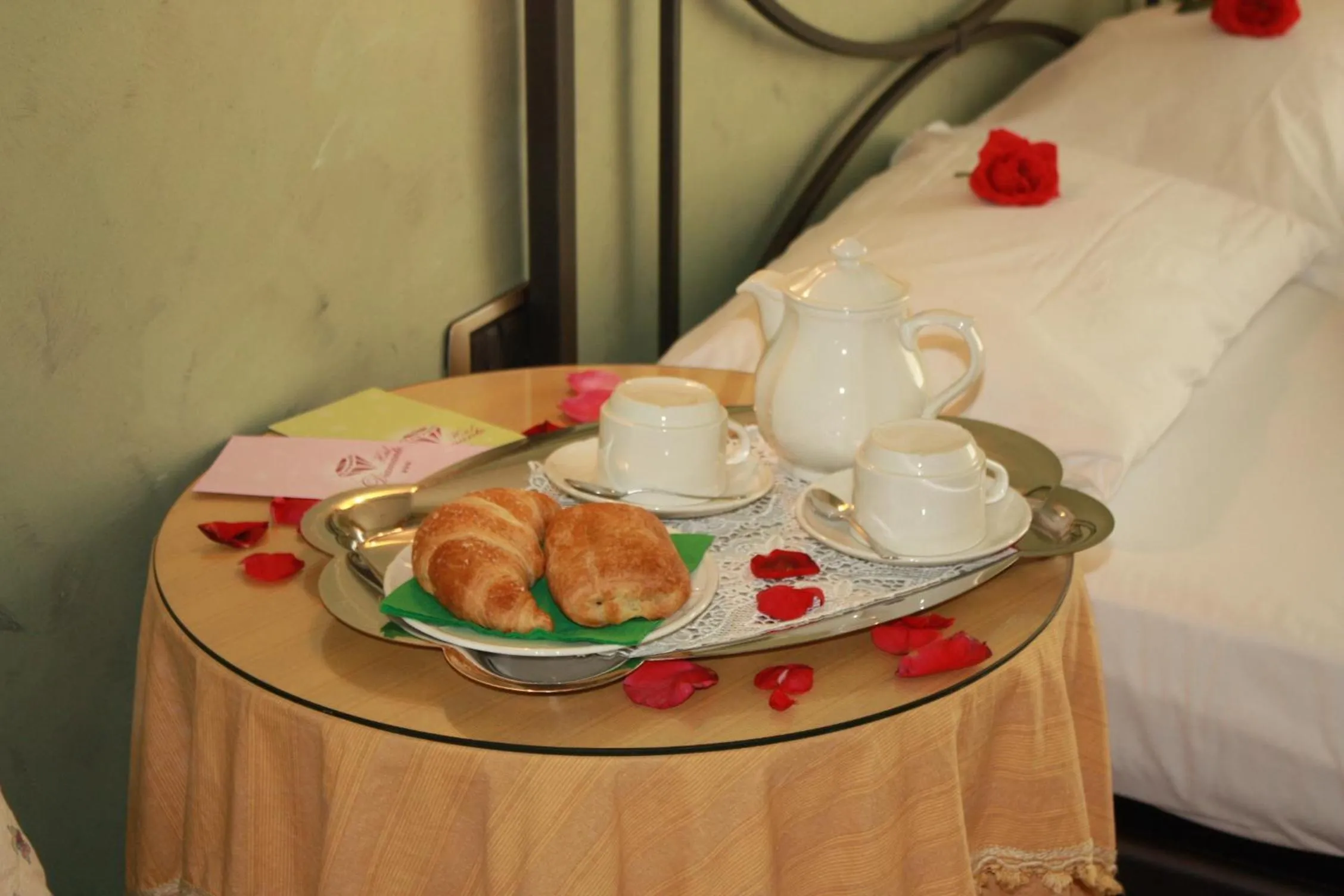 Breakfast, Bed in Hotel Diamante