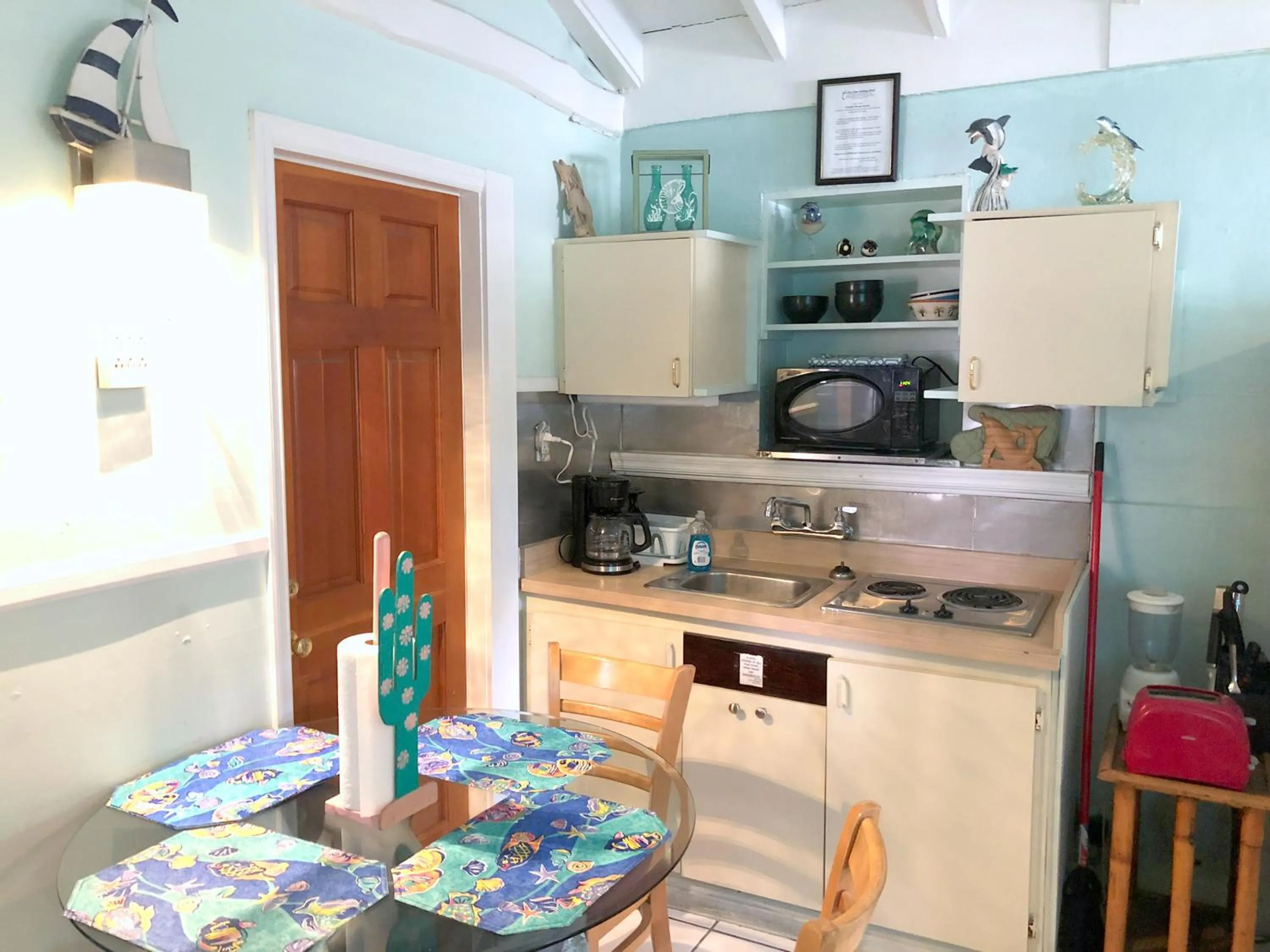 Dining area in Key Largo Cottages