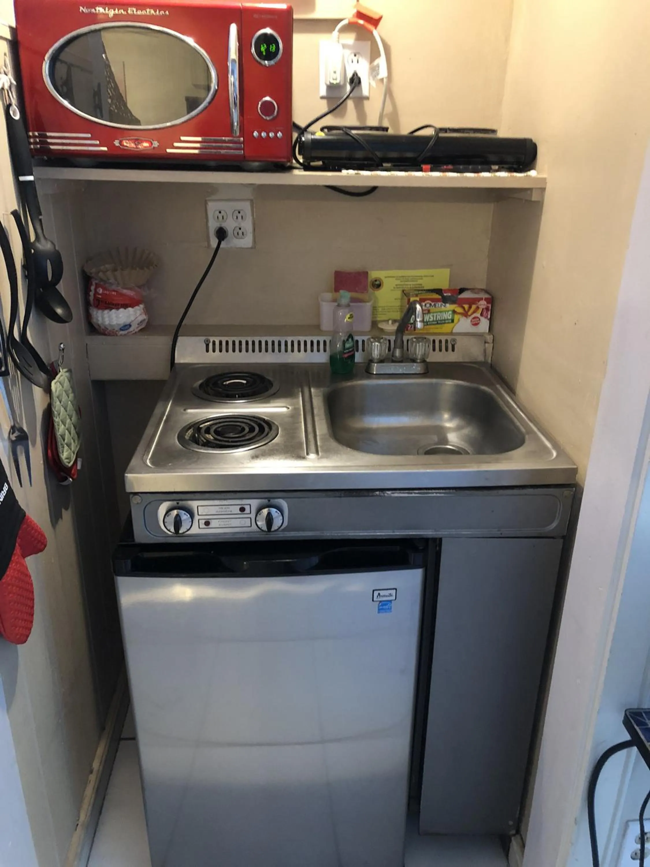 Kitchen or kitchenette in Key Largo Cottages
