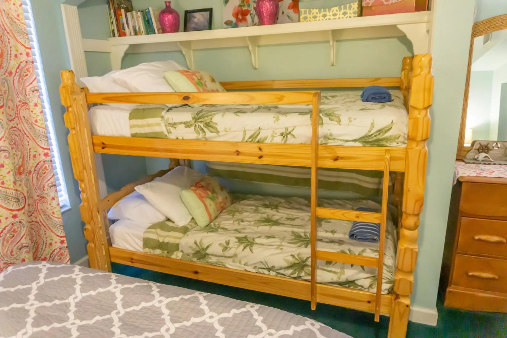 bunk bed, Bed in Key Largo Cottages