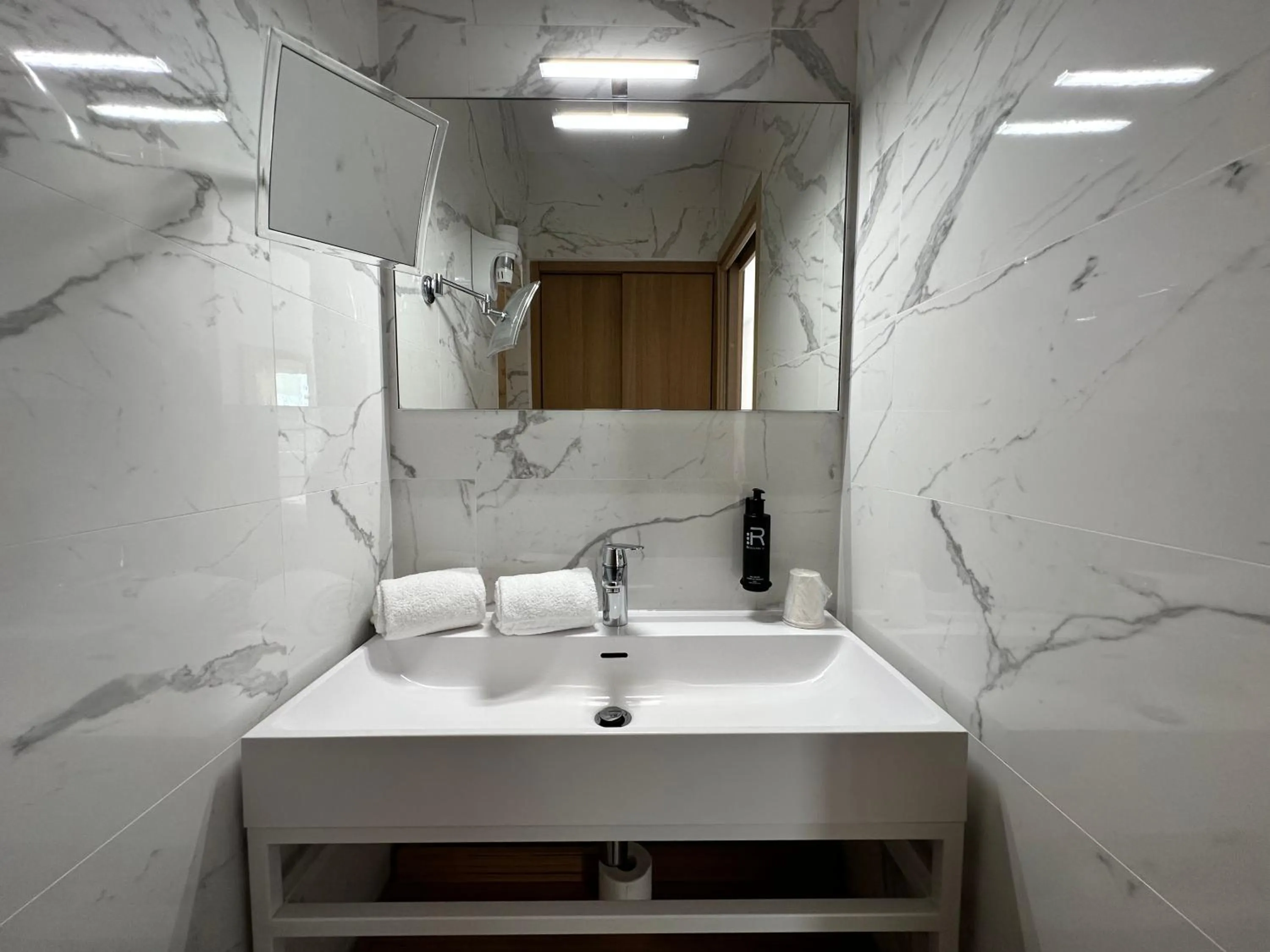 Bathroom in Hotel Revellata & Spa