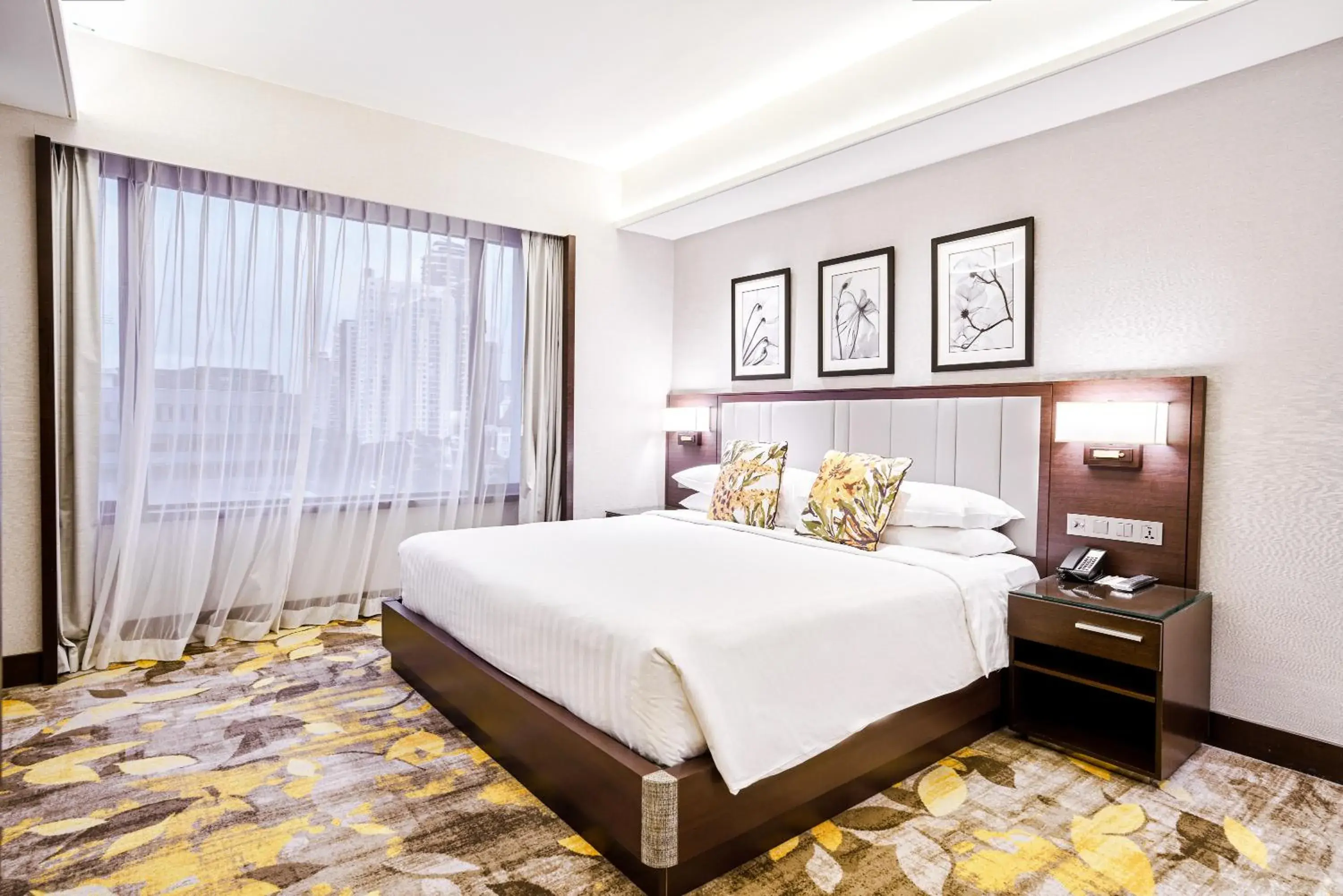 Bed in Royal Plaza on Scotts Bed in Royal Plaza on Scotts