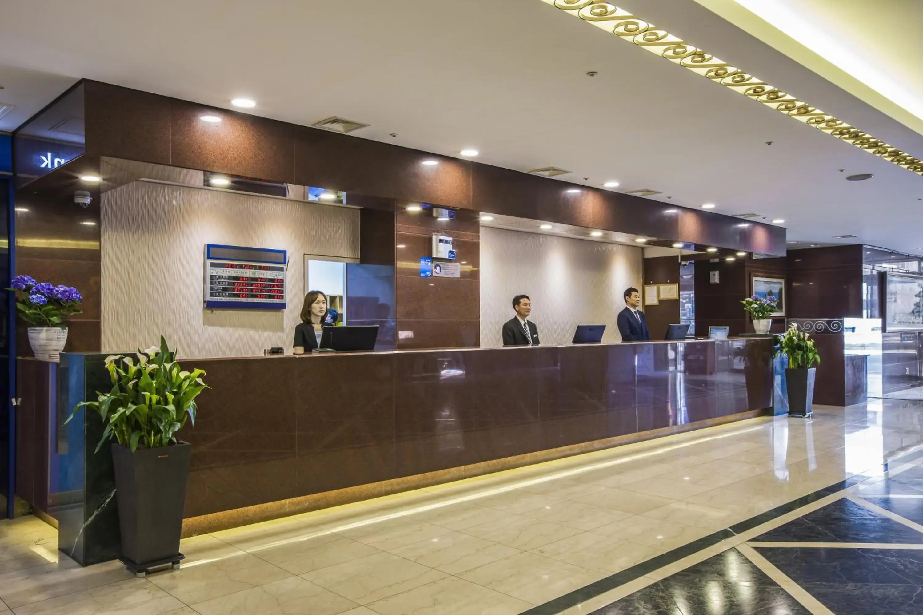 Lobby or reception in Hamilton Hotel Lobby or reception in Hamilton Hotel
