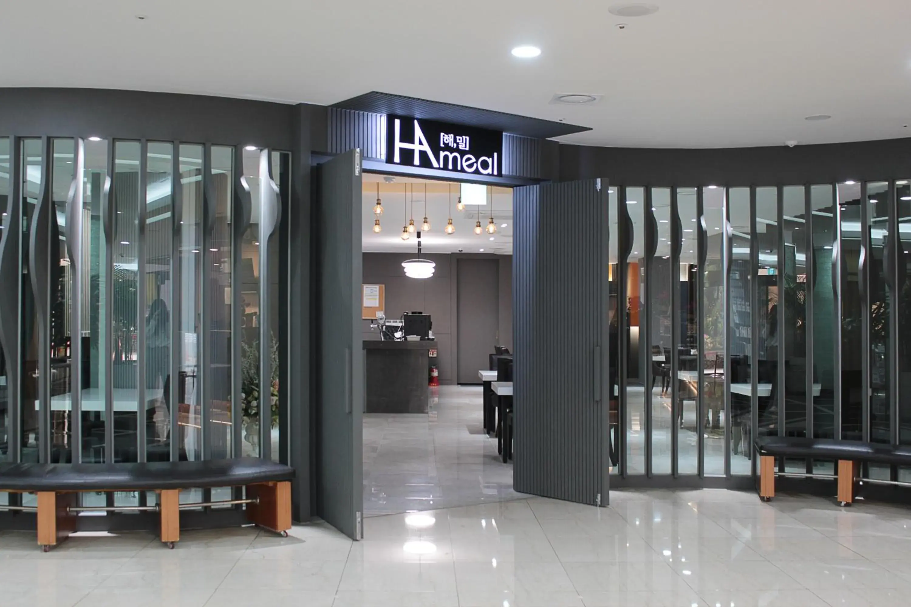 Restaurant/places to eat in Hamilton Hotel Restaurant/places to eat in Hamilton Hotel