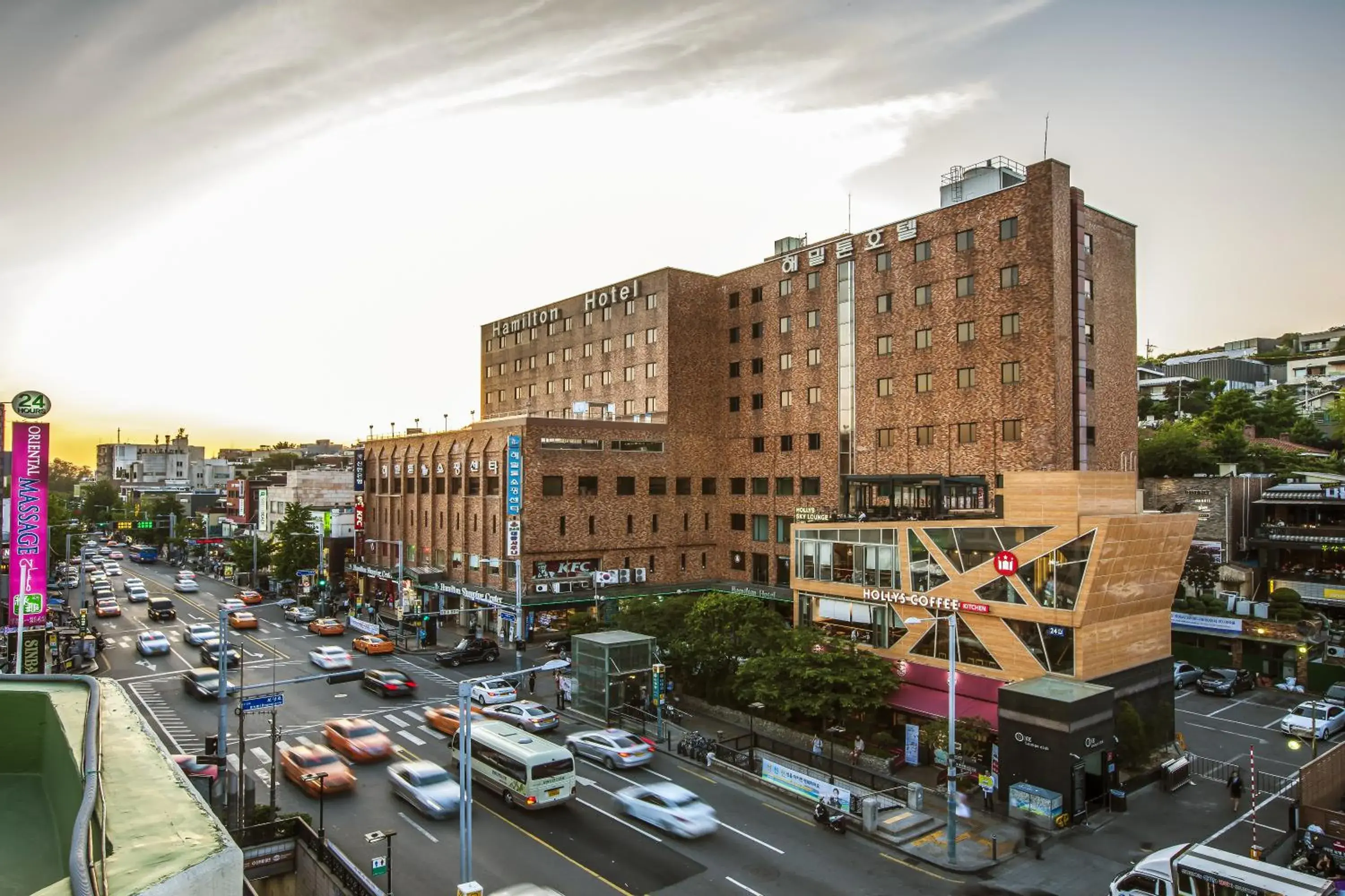Facade/entrance in Hamilton Hotel Facade/entrance in Hamilton Hotel