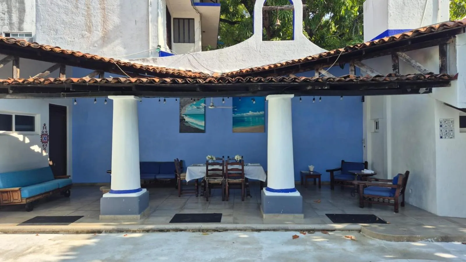 Living room in Hotel Mision, Acapulco centro