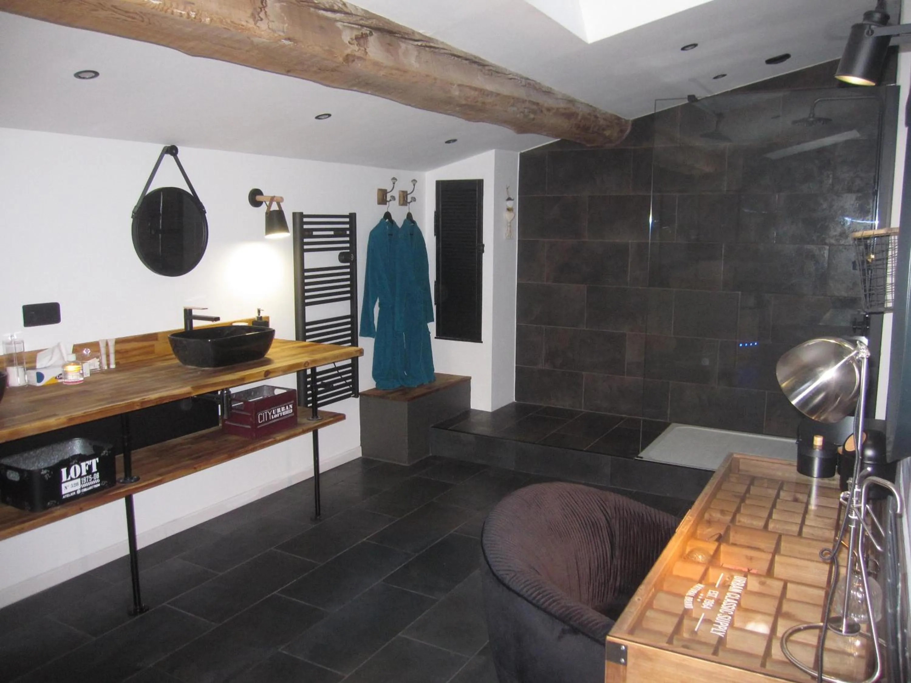 Shower in La Terracotta