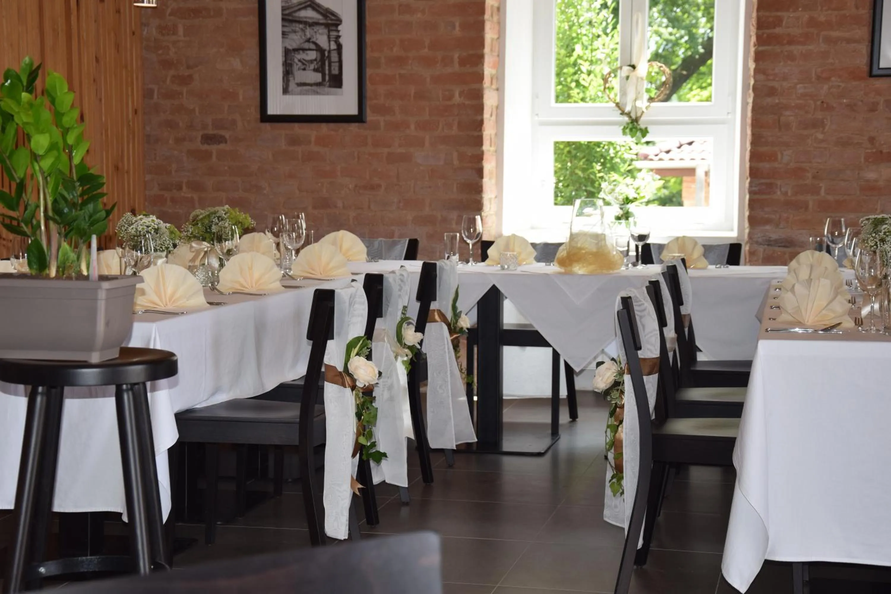 Restaurant/places to eat in Hotel Rokiten