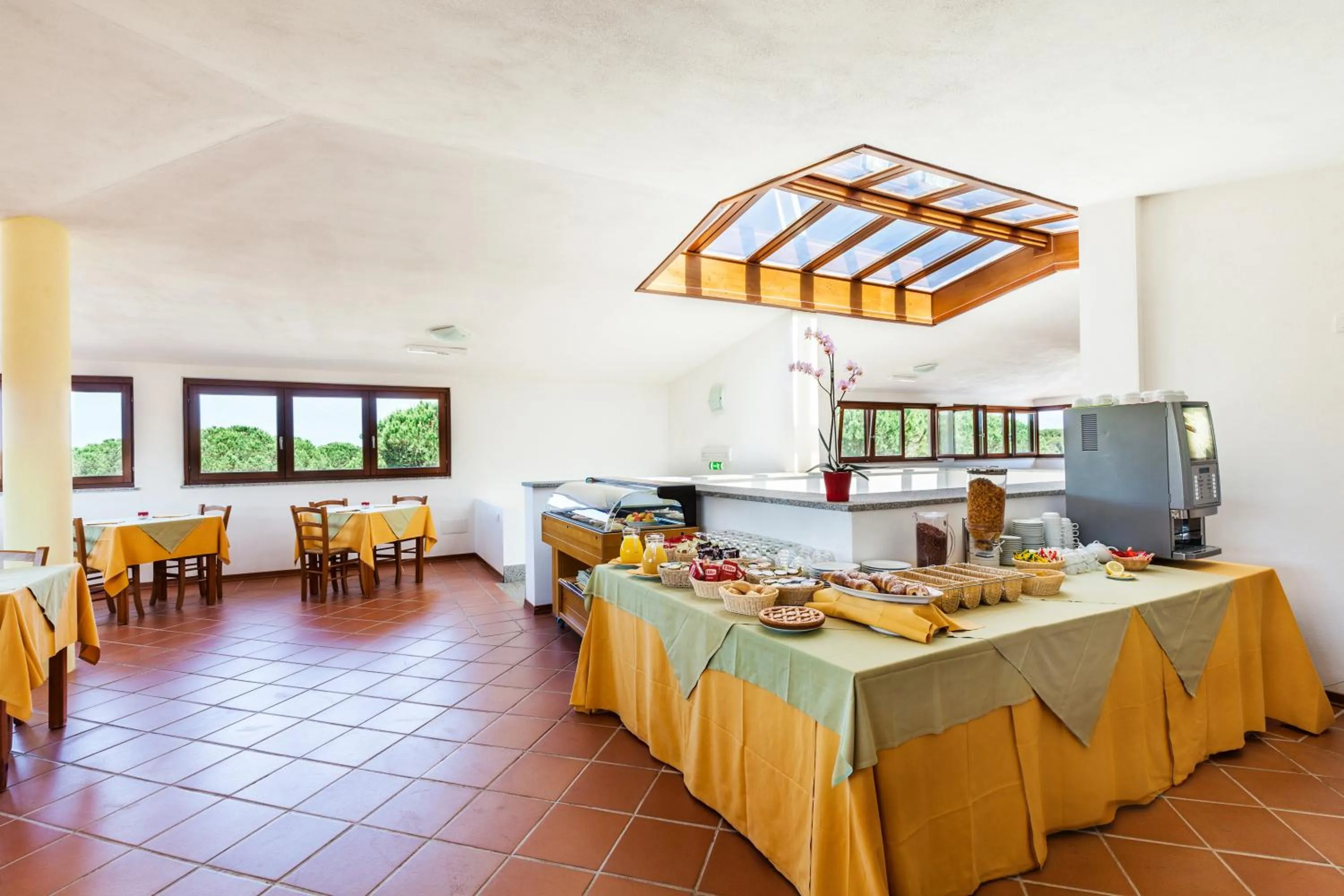 Buffet breakfast in Hotel Petri Marini