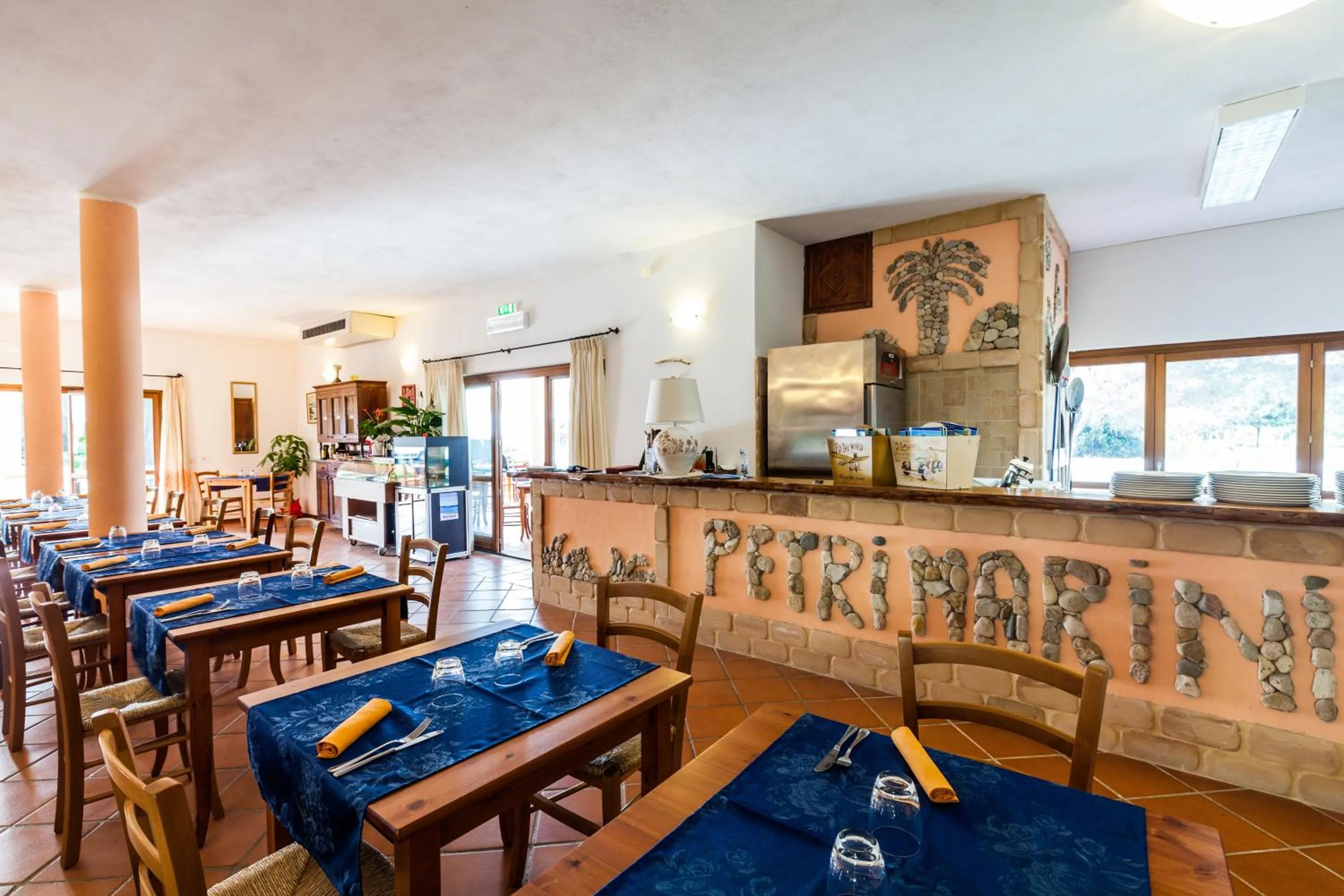 Restaurant/places to eat in Hotel Petri Marini