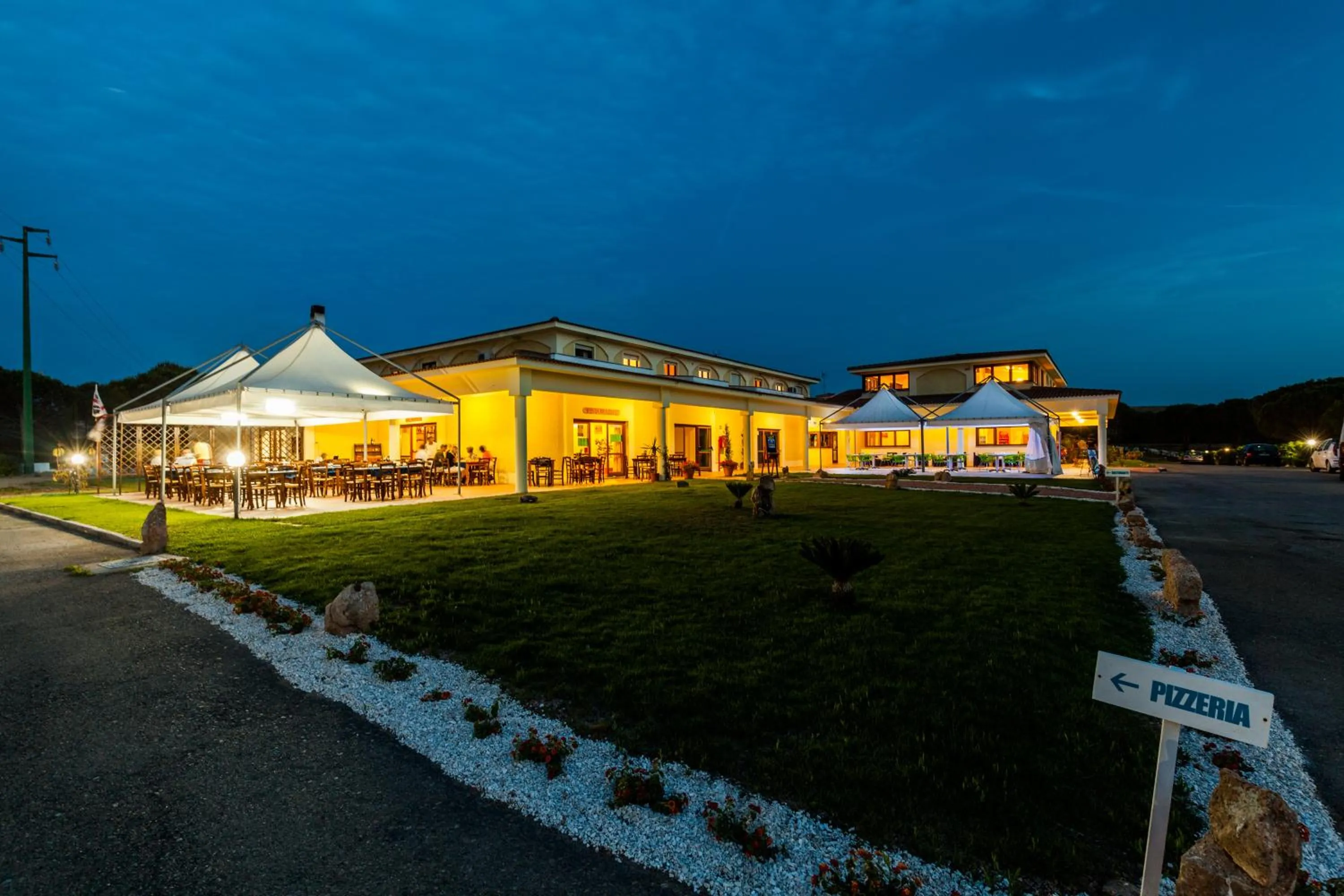 Restaurant/places to eat in Hotel Petri Marini
