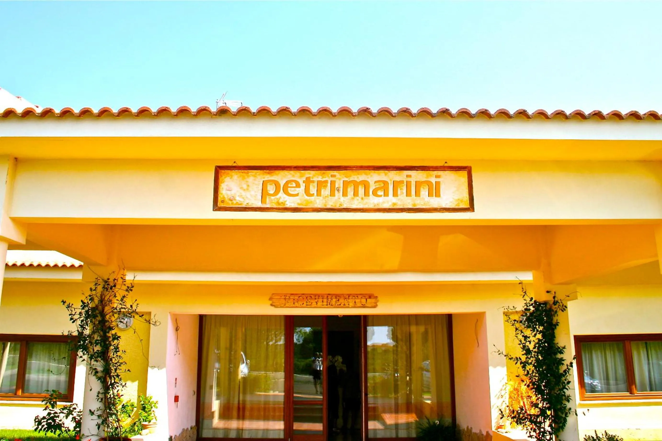 Facade/entrance in Hotel Petri Marini