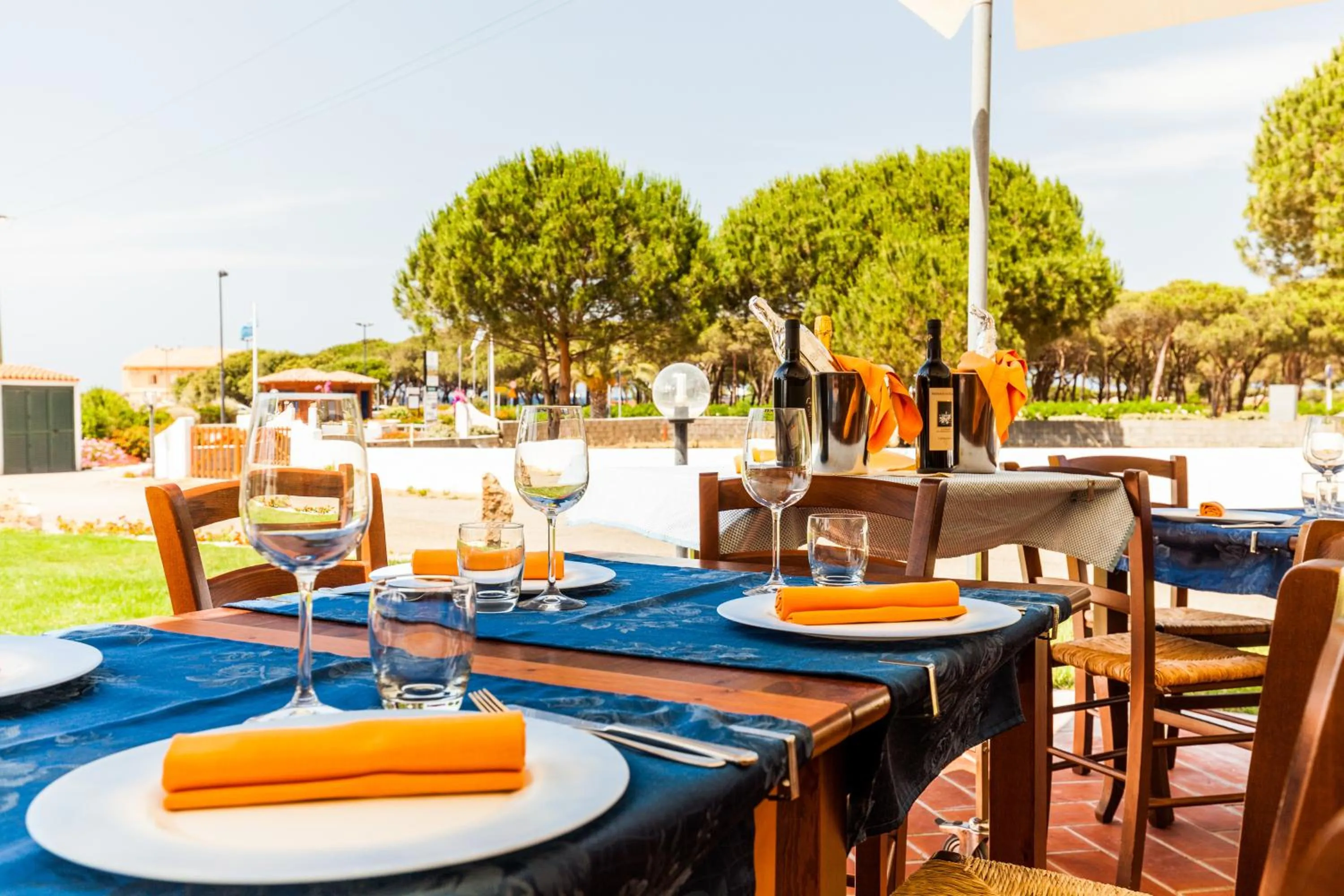 Restaurant/places to eat in Hotel Petri Marini