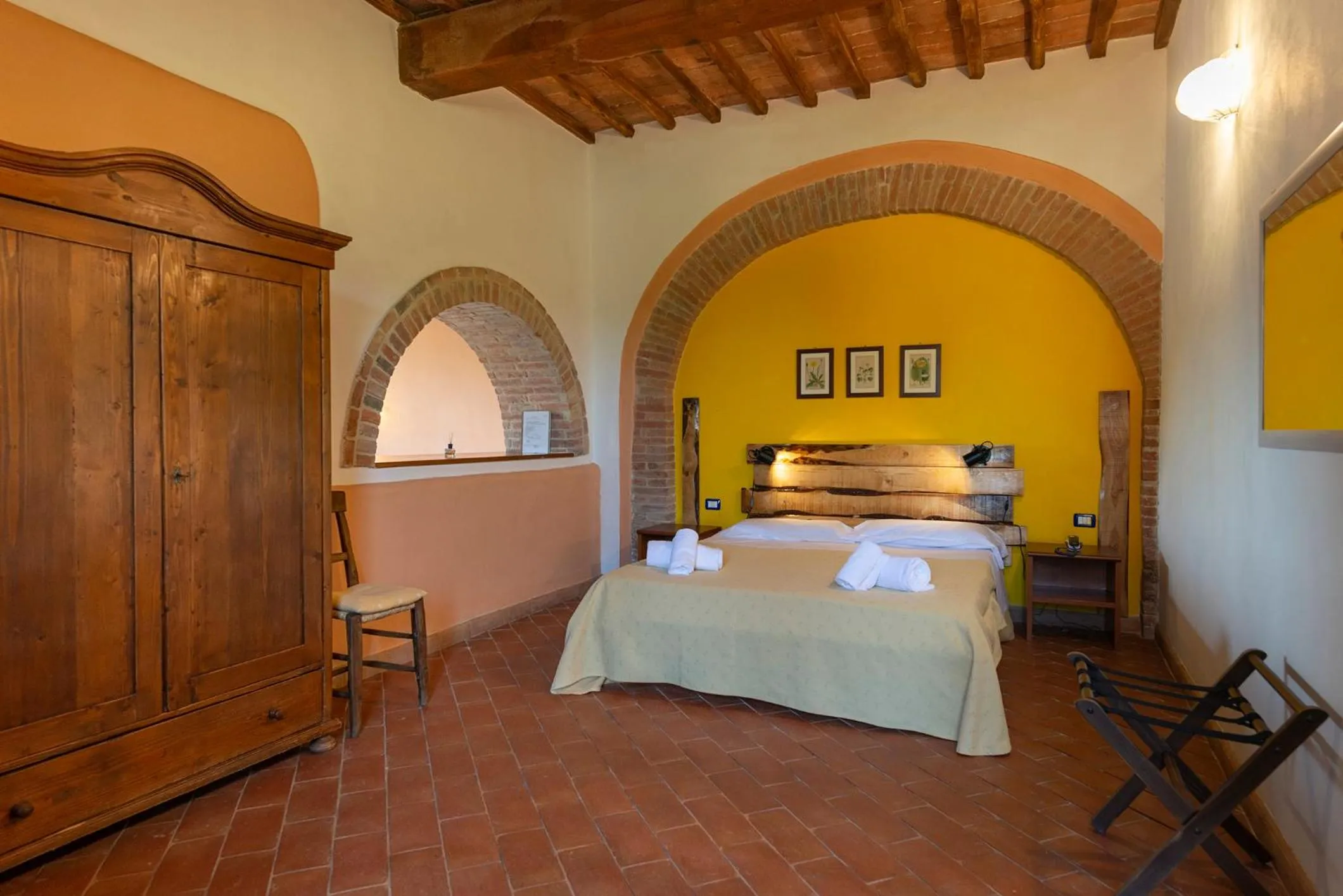 Photo of the whole room, Bed in Locanda Vesuna Hotel Countryhouse