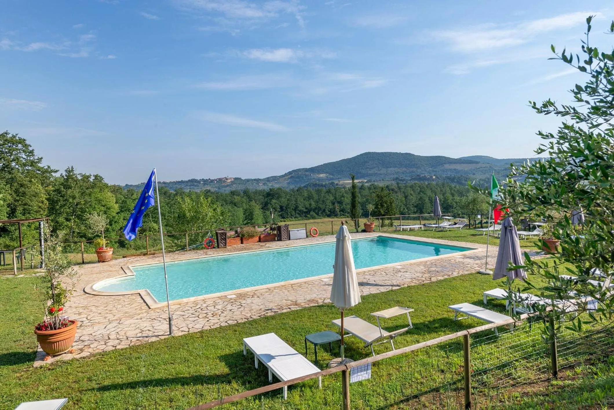 Swimming pool in Locanda Vesuna Hotel Countryhouse