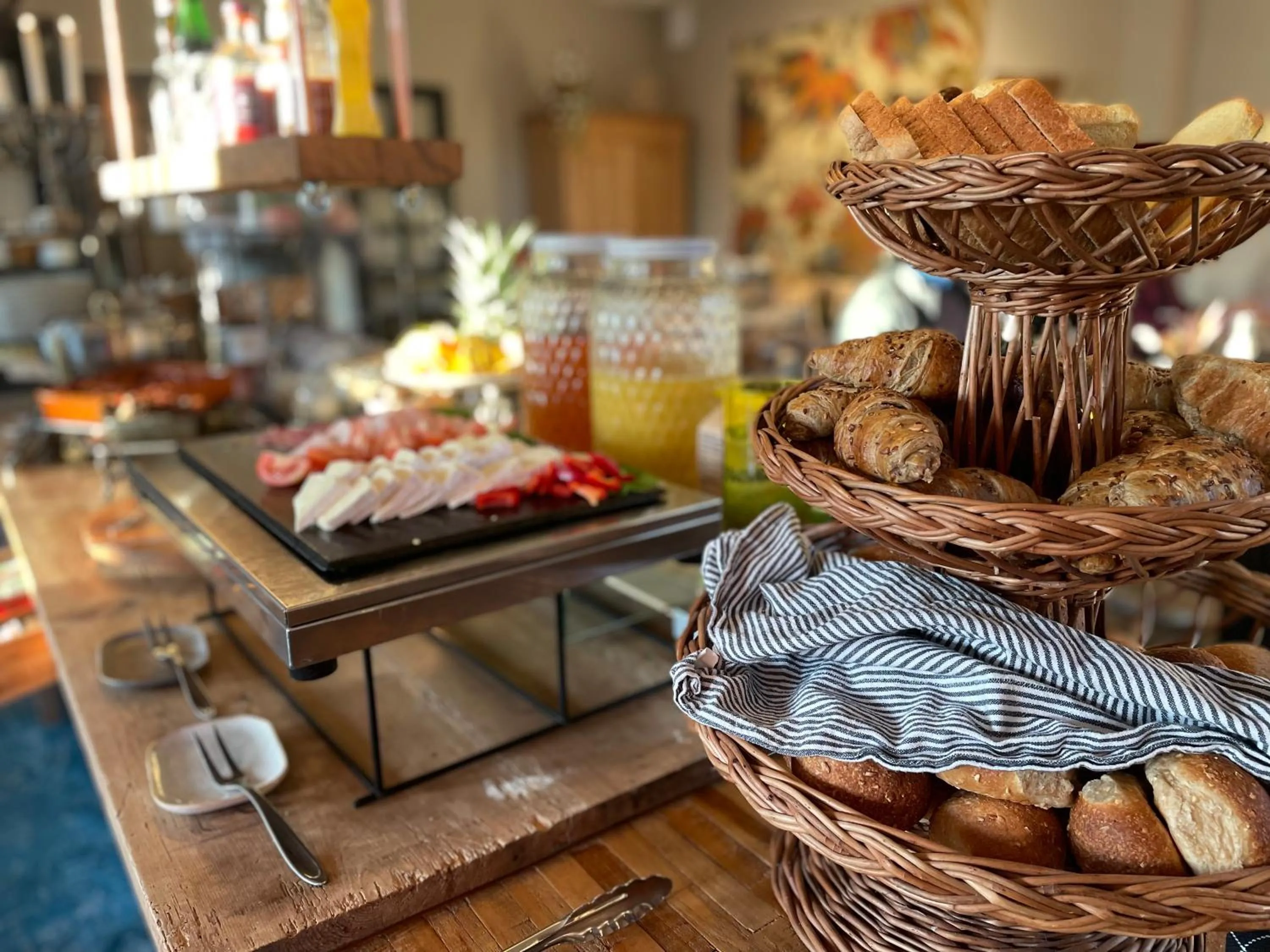 Buffet breakfast in Hotel Gammel Havn