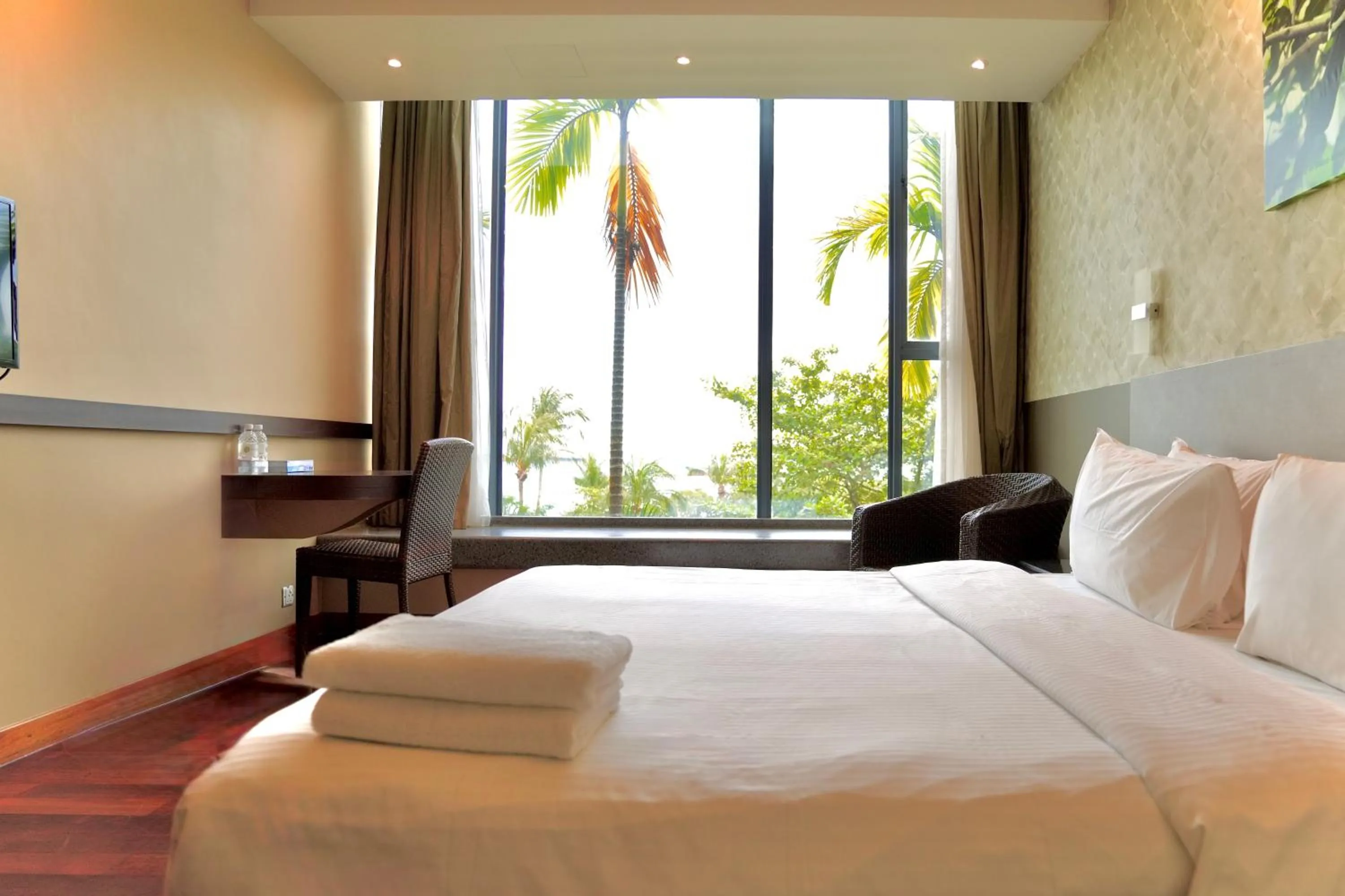 Bedroom, Bed in Siloso Beach Resort - Sentosa