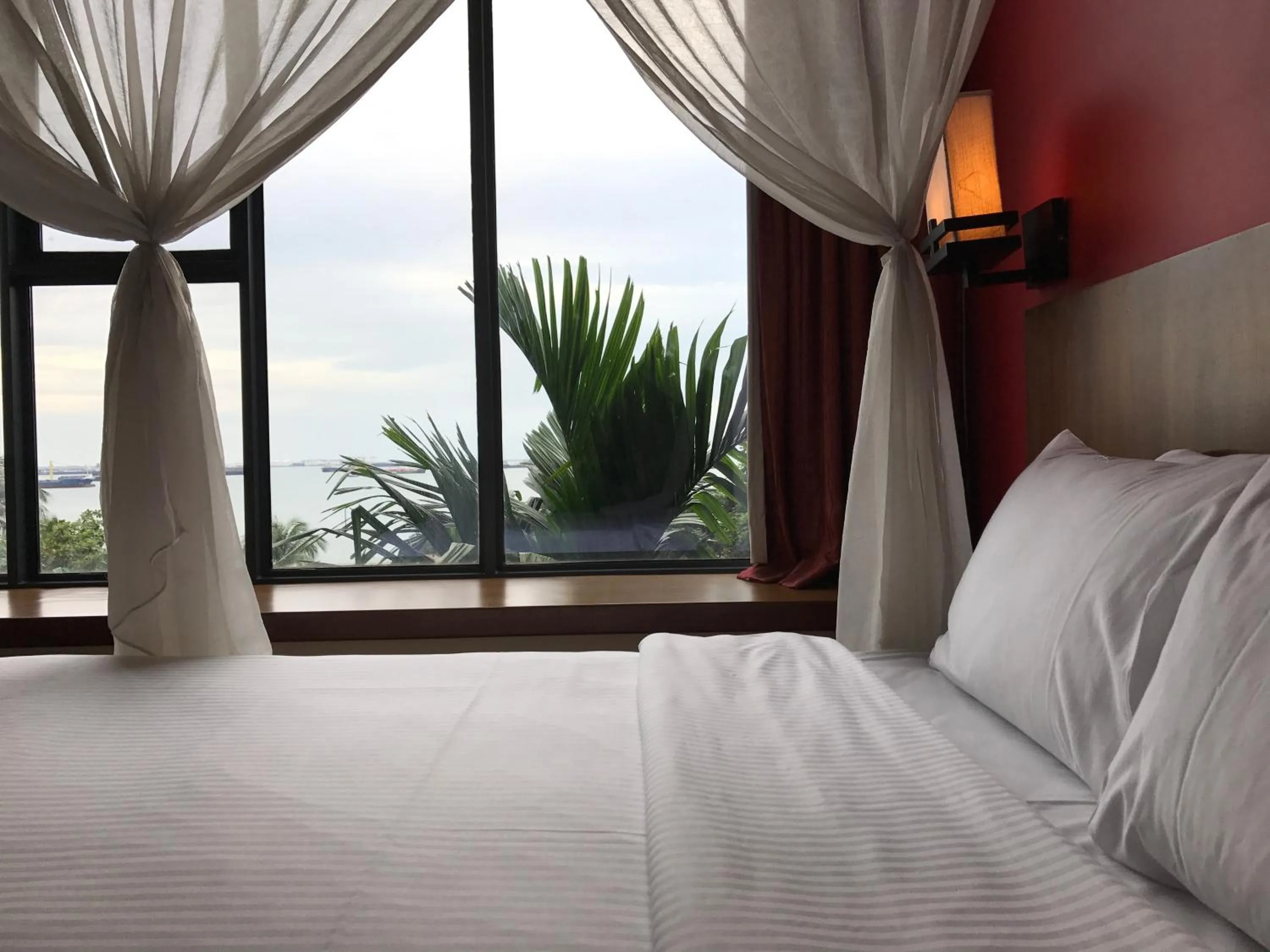 Bedroom, Bed in Siloso Beach Resort - Sentosa