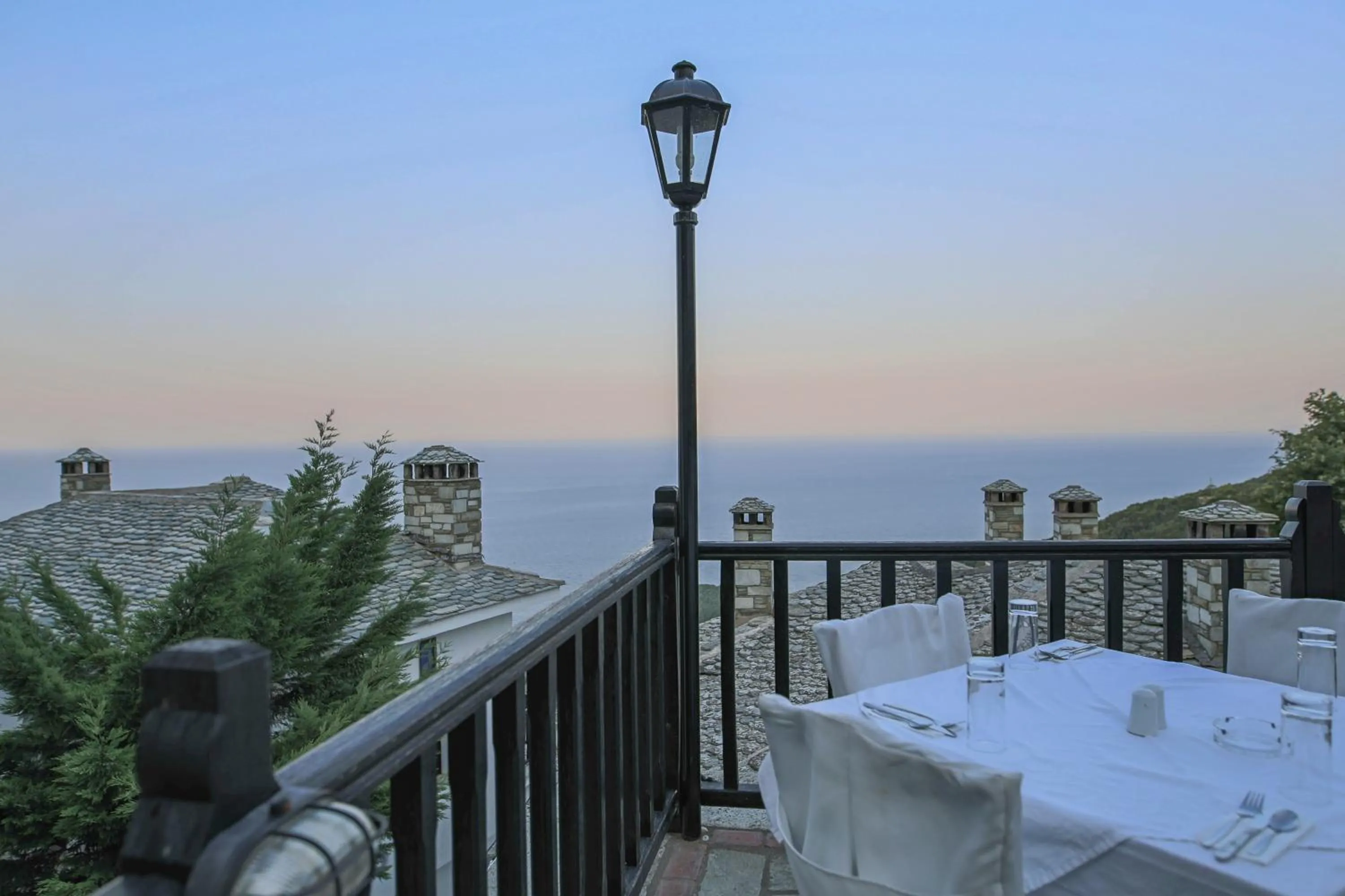 Restaurant/places to eat in Pilio Sea Horizon Hotel