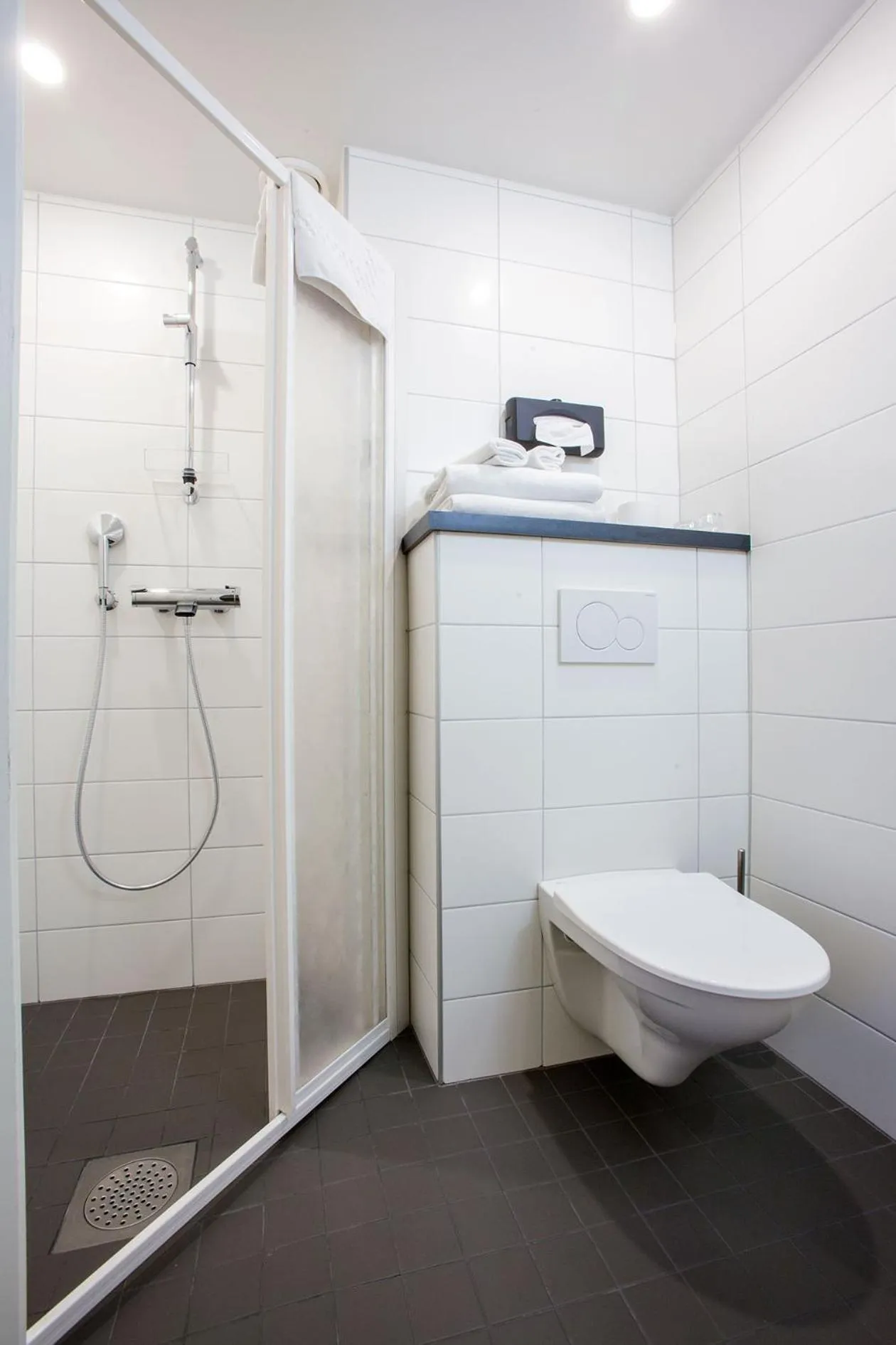 Shower in Pietarsaaren Kaupunginhotelli