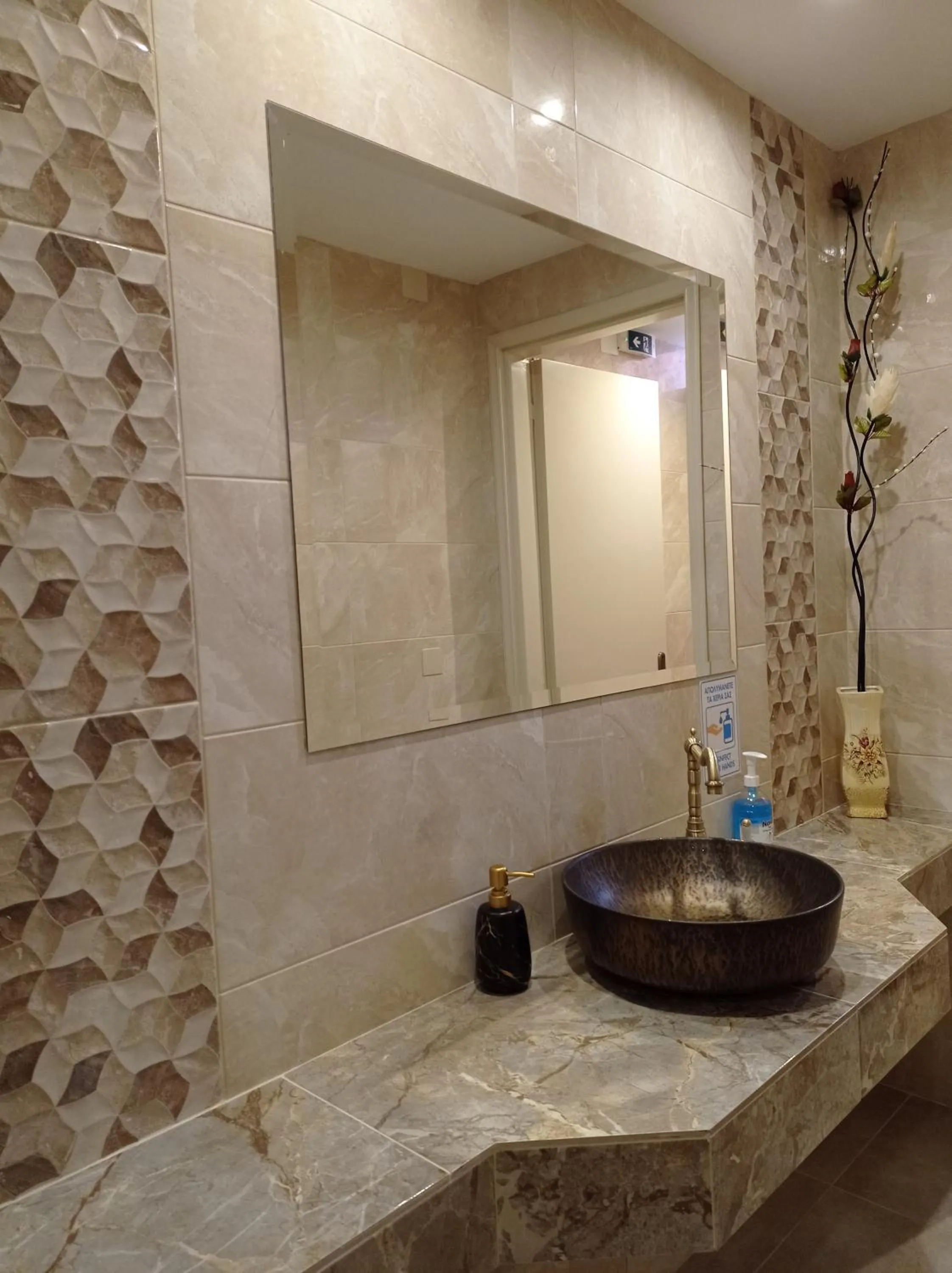 Bathroom in Maltezos Hotel