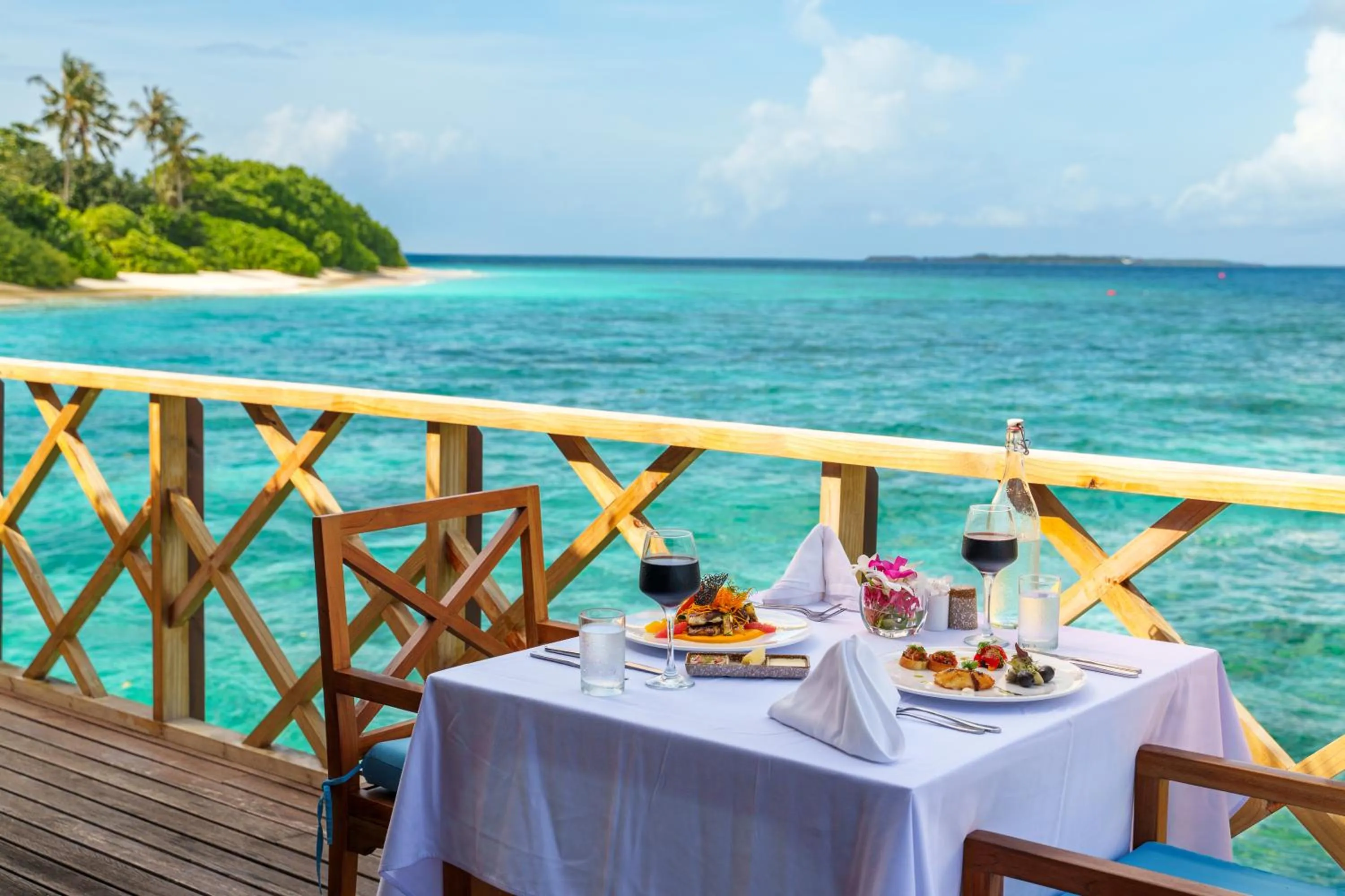 Restaurant/places to eat in Reethi Faru Resort